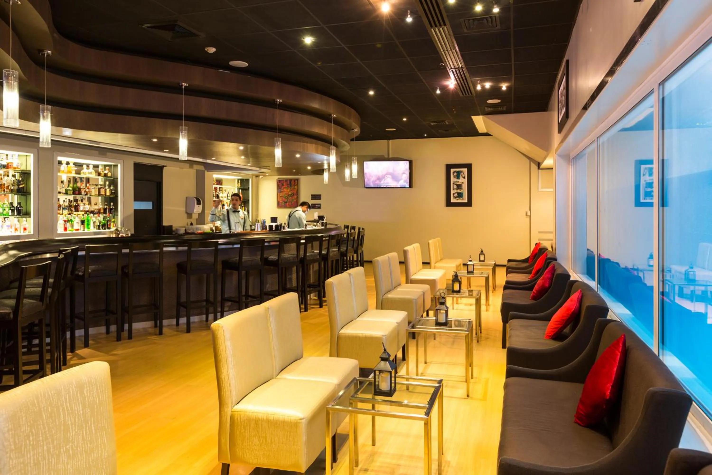 Lounge or bar in Delfines Hotel & Convention Center