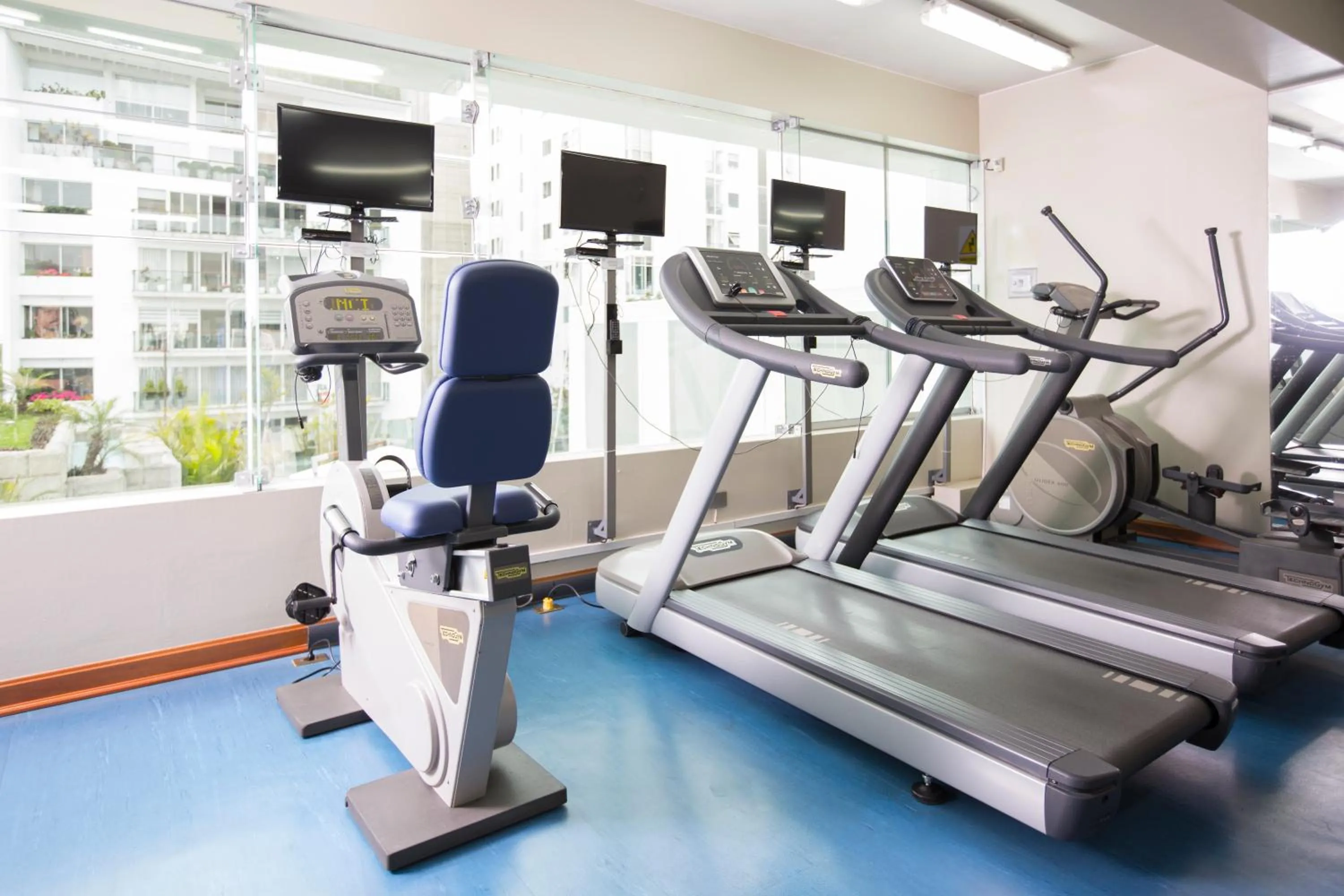 Fitness centre/facilities in Delfines Hotel & Convention Center
