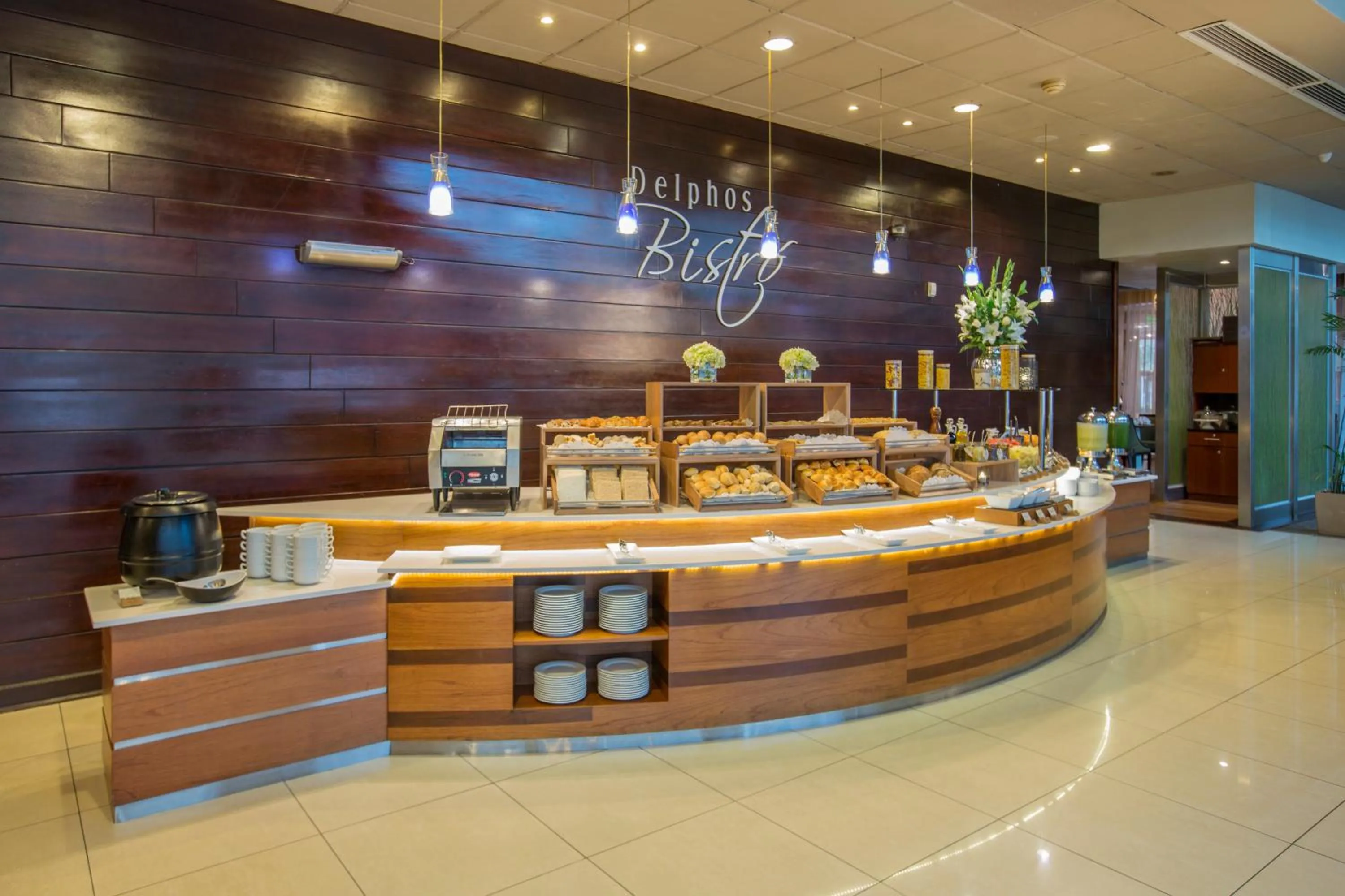 Restaurant/places to eat in Delfines Hotel & Convention Center