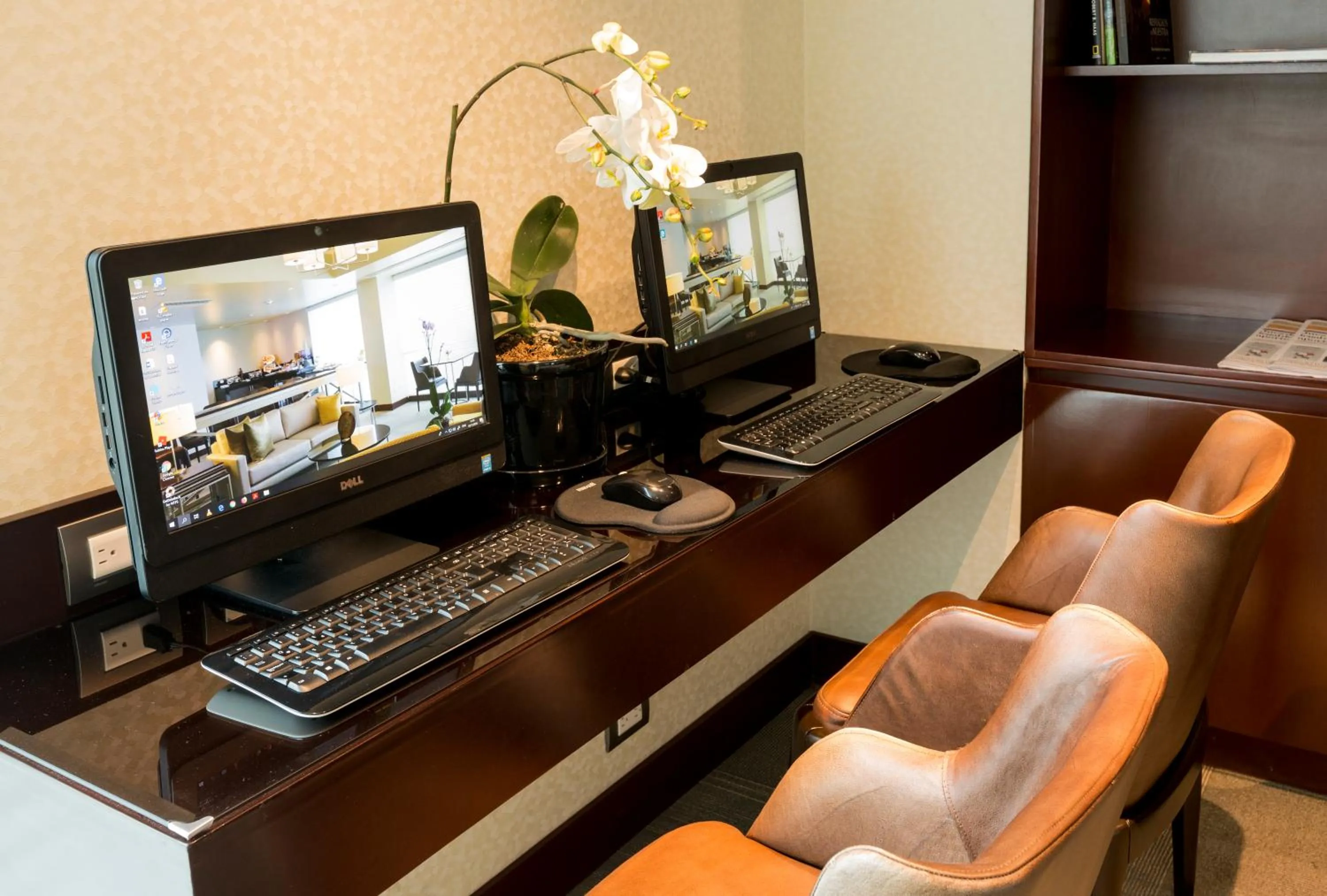 Business facilities in Delfines Hotel & Convention Center