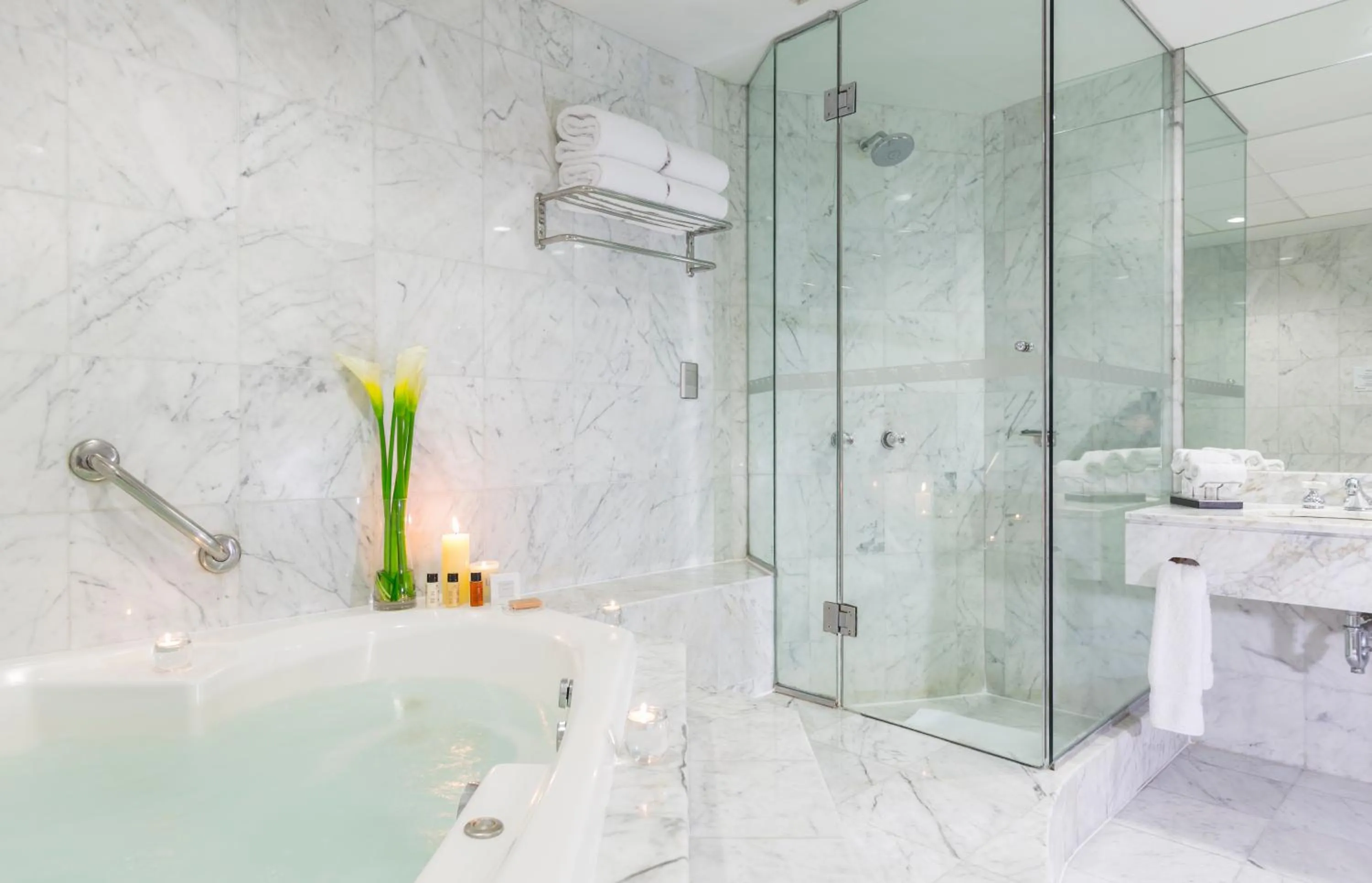 Bathroom in Delfines Hotel & Convention Center