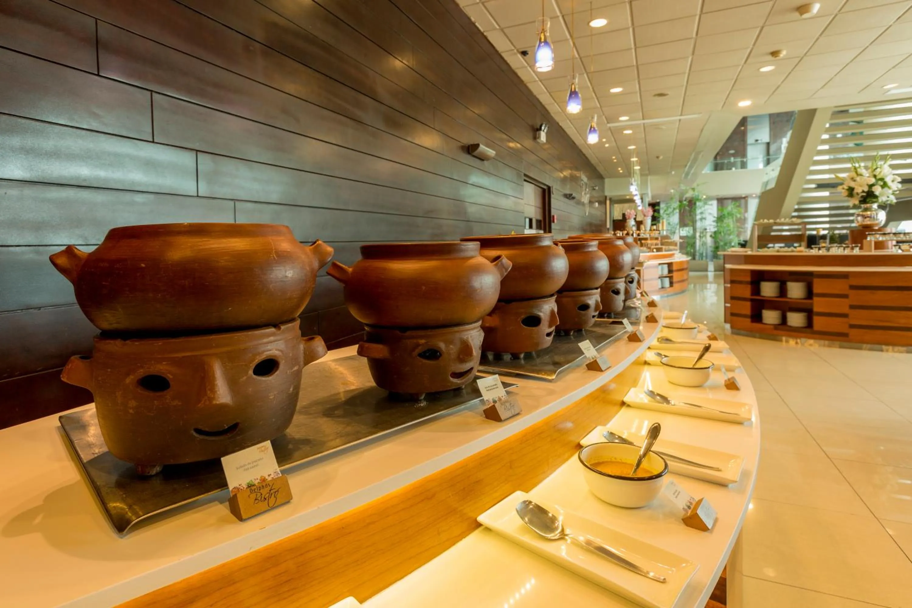 Restaurant/places to eat in Delfines Hotel & Convention Center