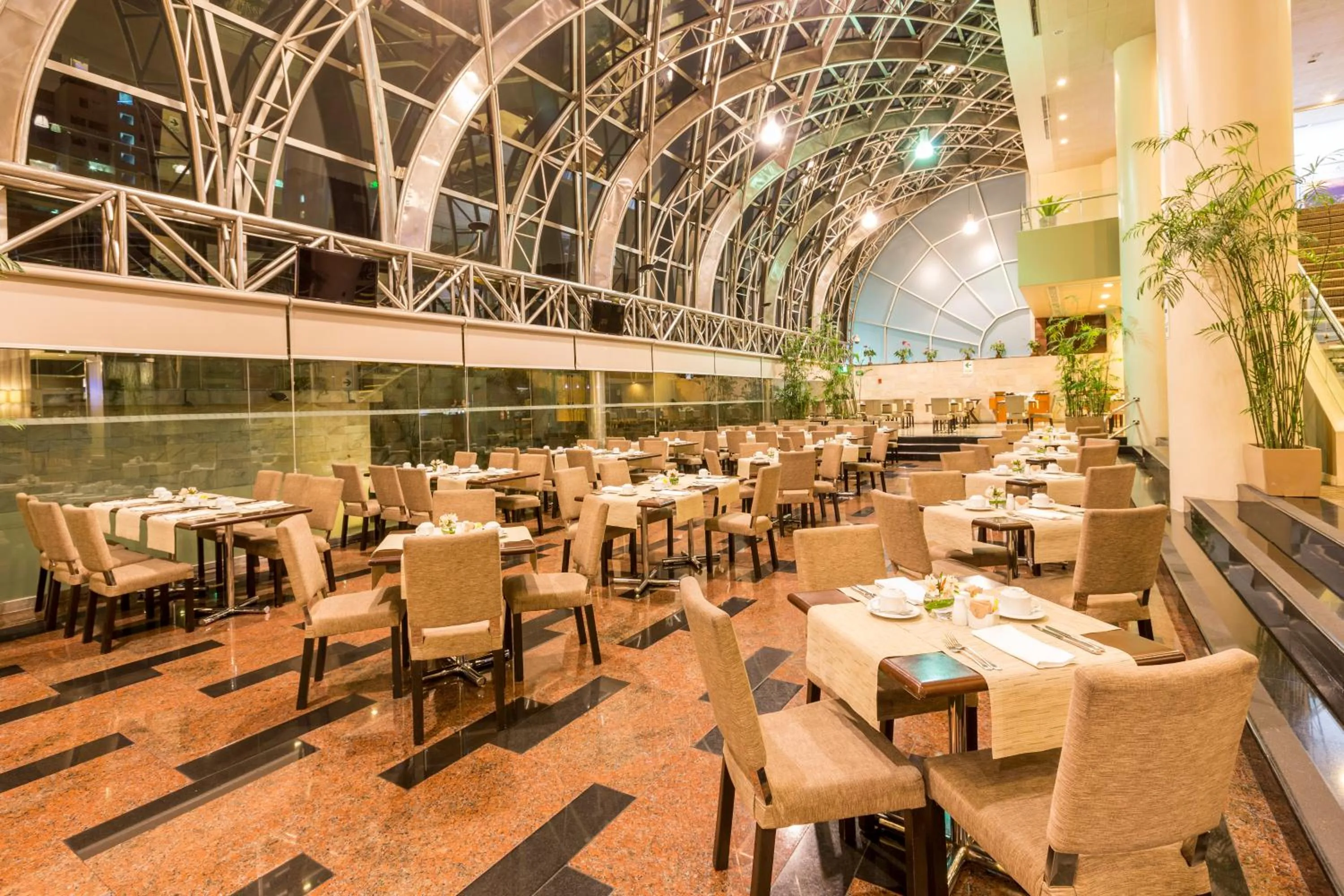 Restaurant/places to eat in Delfines Hotel & Convention Center