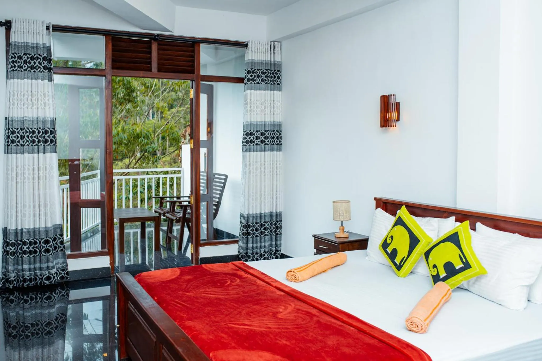 Bed in Adams Peak Inn