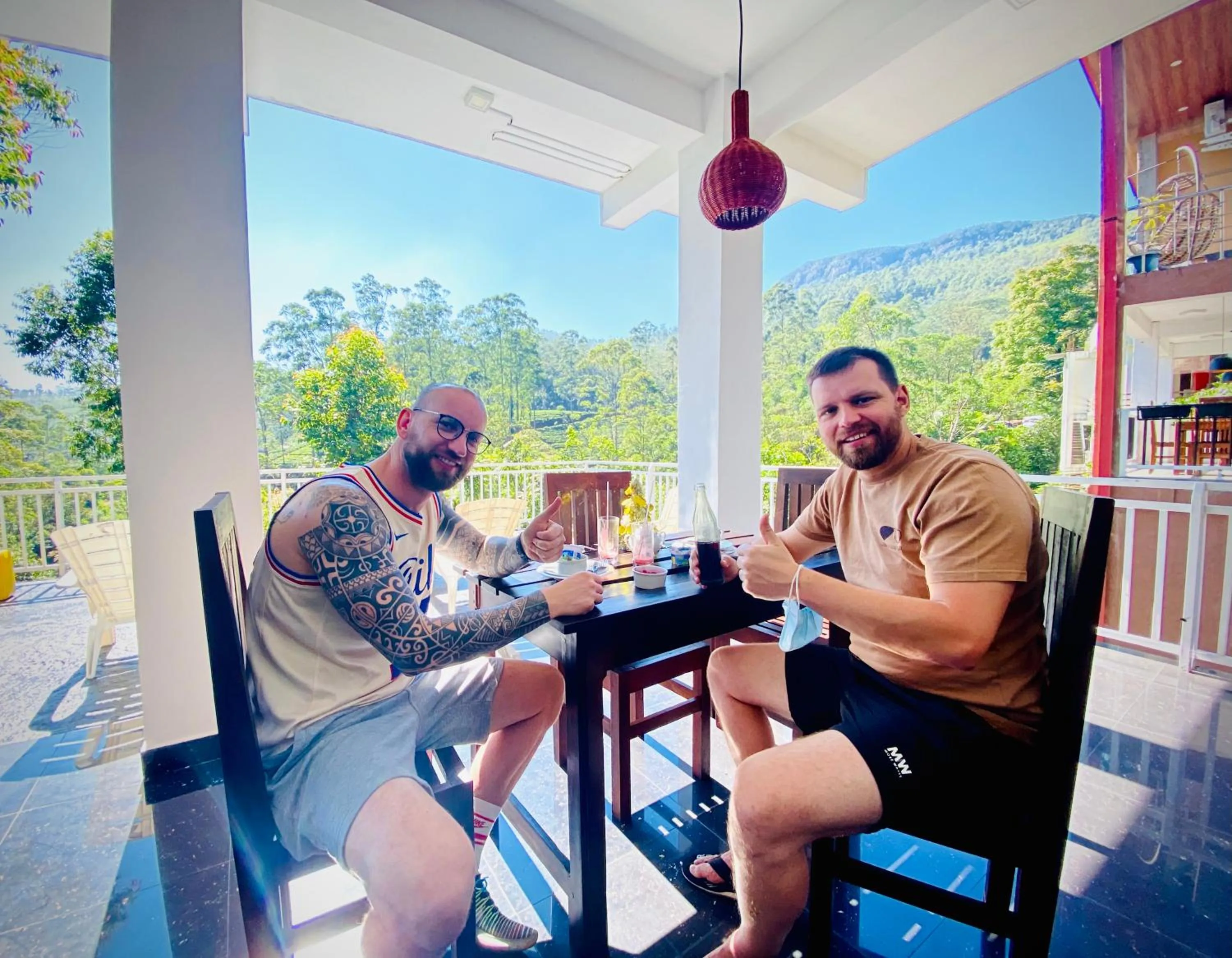 Restaurant/places to eat in Adams Peak Inn