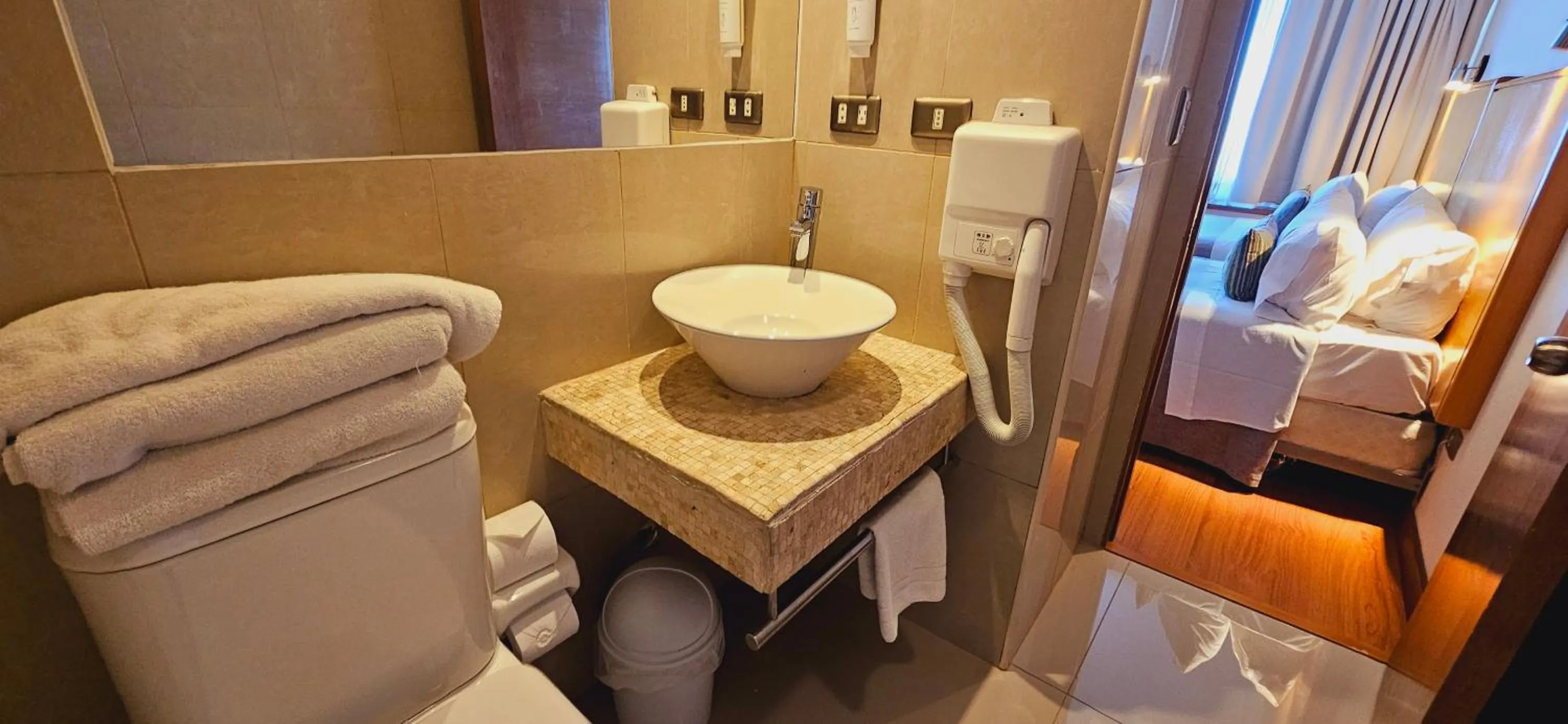 Bathroom, Bed in RQ Santiago