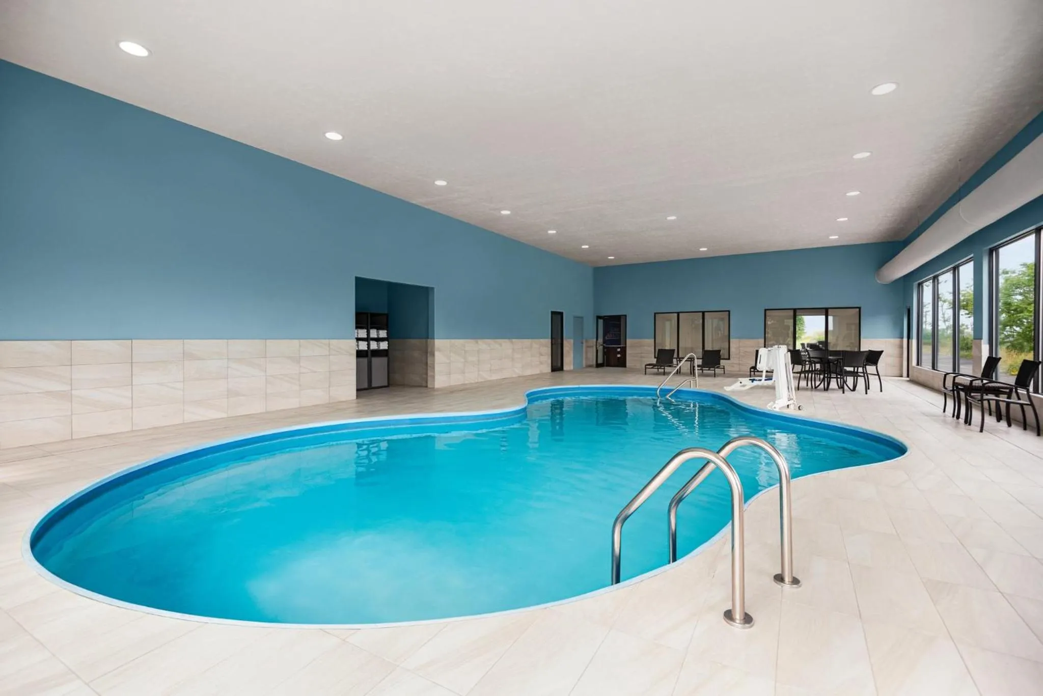 Swimming pool in Holiday Inn Express Morgantown by IHG