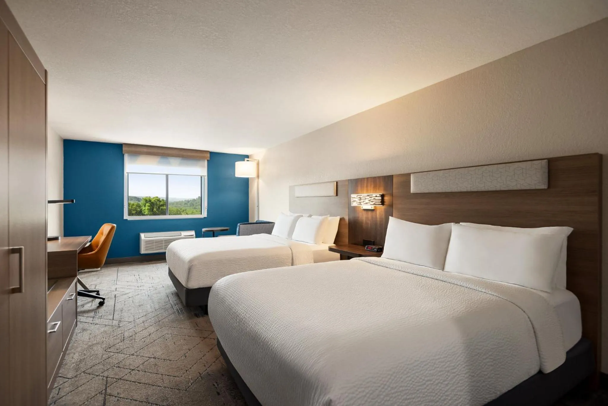 Photo of the whole room, Bed in Holiday Inn Express Morgantown by IHG
