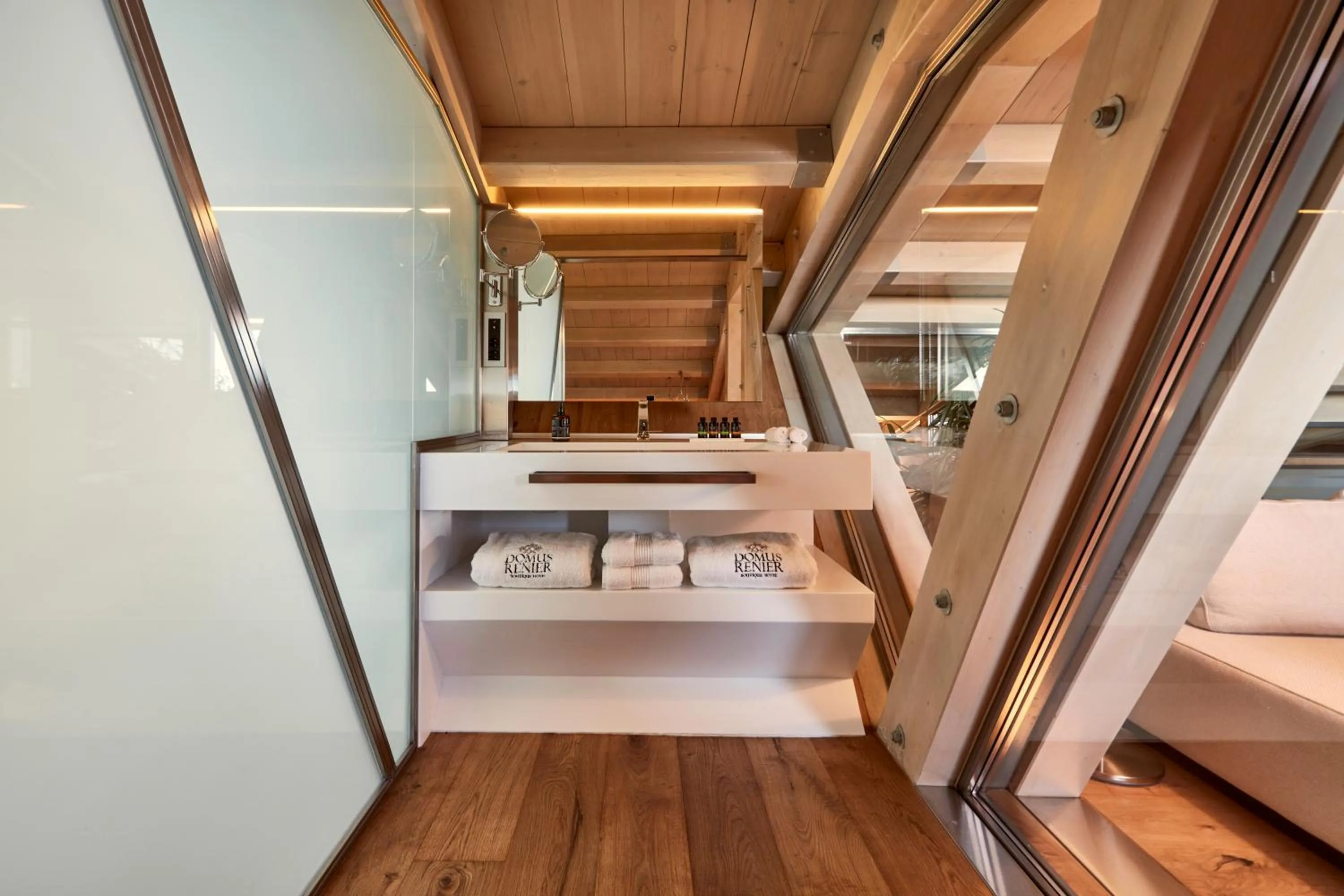 Bathroom, Bed in Domus Renier Boutique Hotel