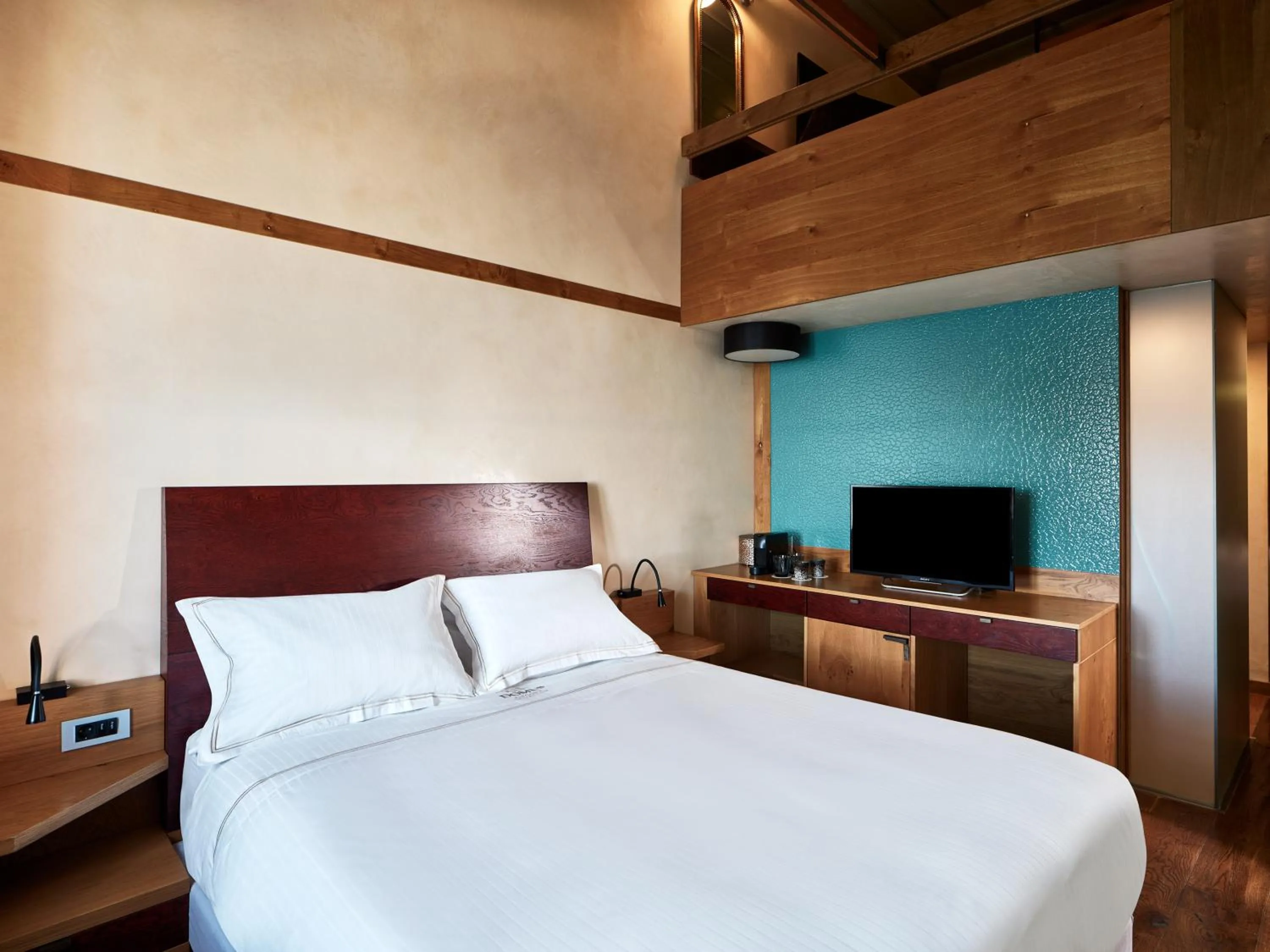 TV and multimedia, Bed in Domus Renier Boutique Hotel
