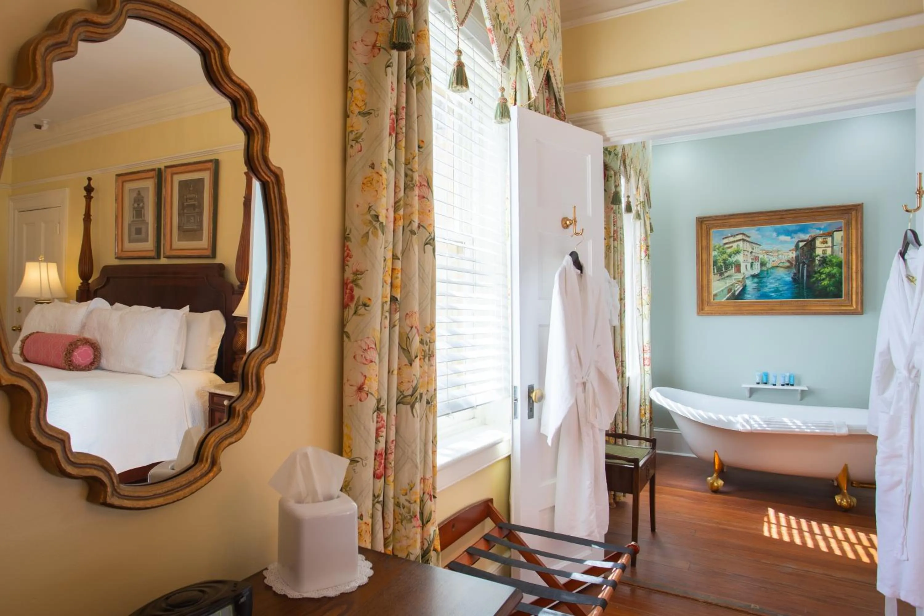 Bathroom, Bed in The Gastonian, Historic Inns of Savannah Collection