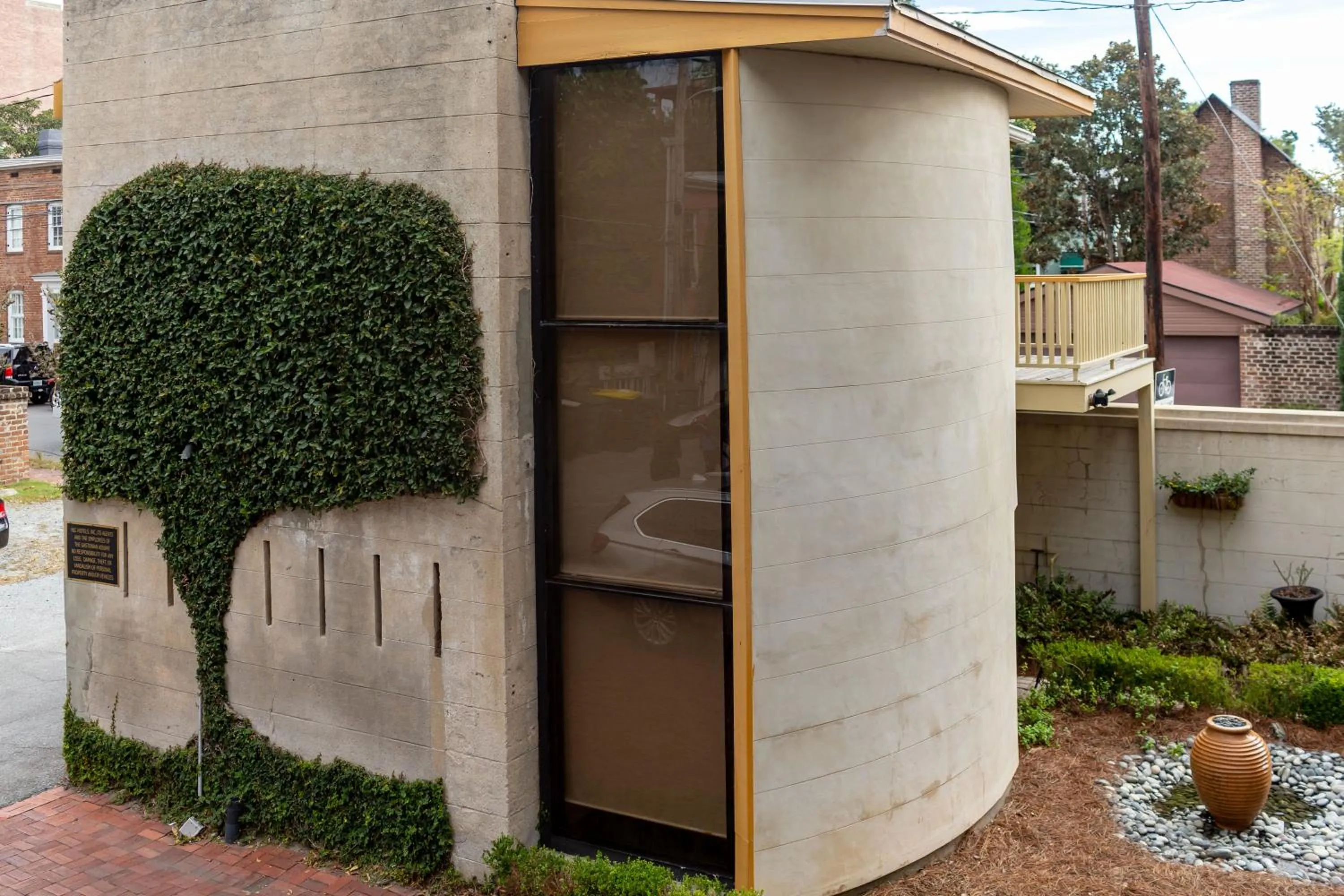 Garden view in The Gastonian, Historic Inns of Savannah Collection