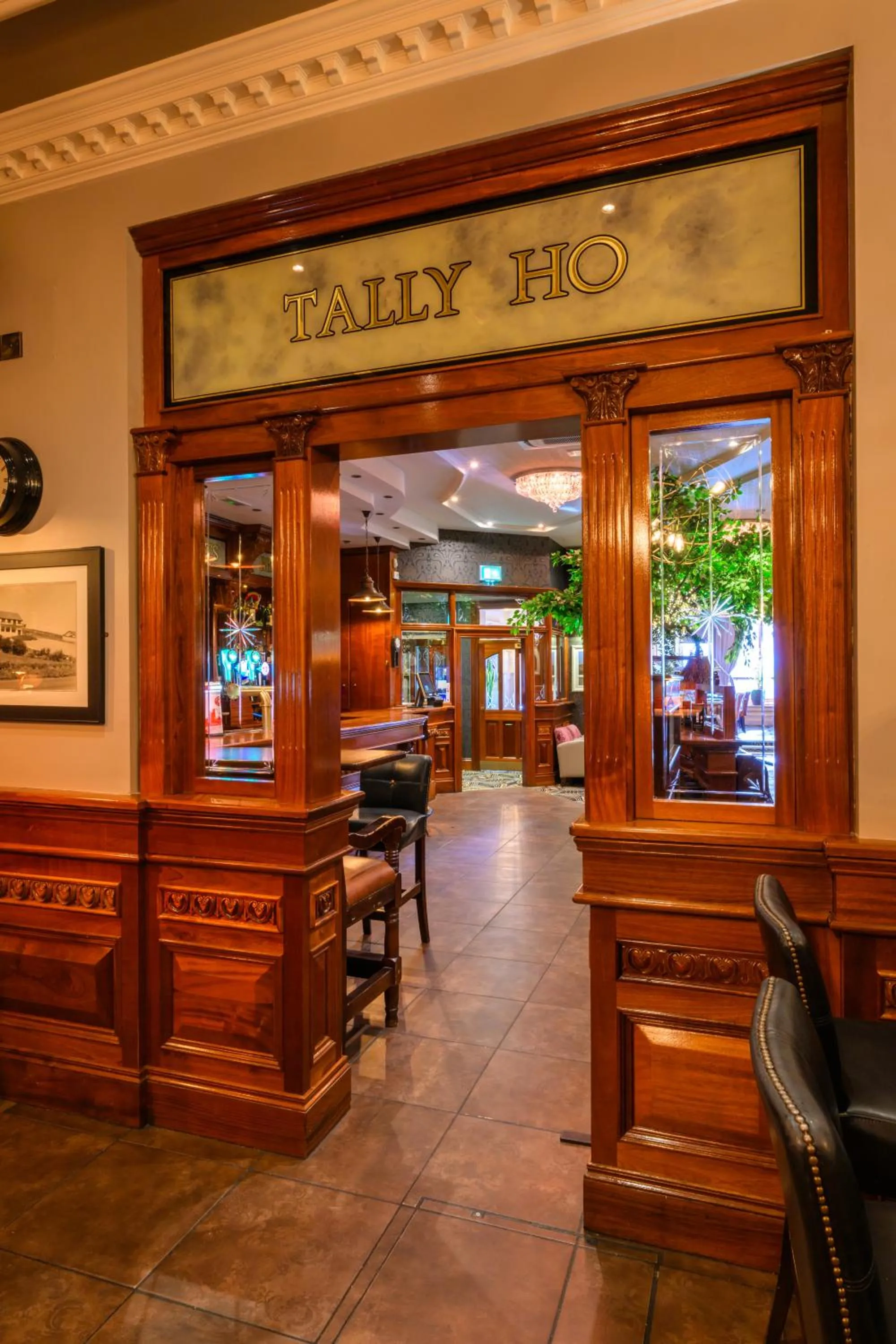 Lounge or bar in Flagstaff Lodge