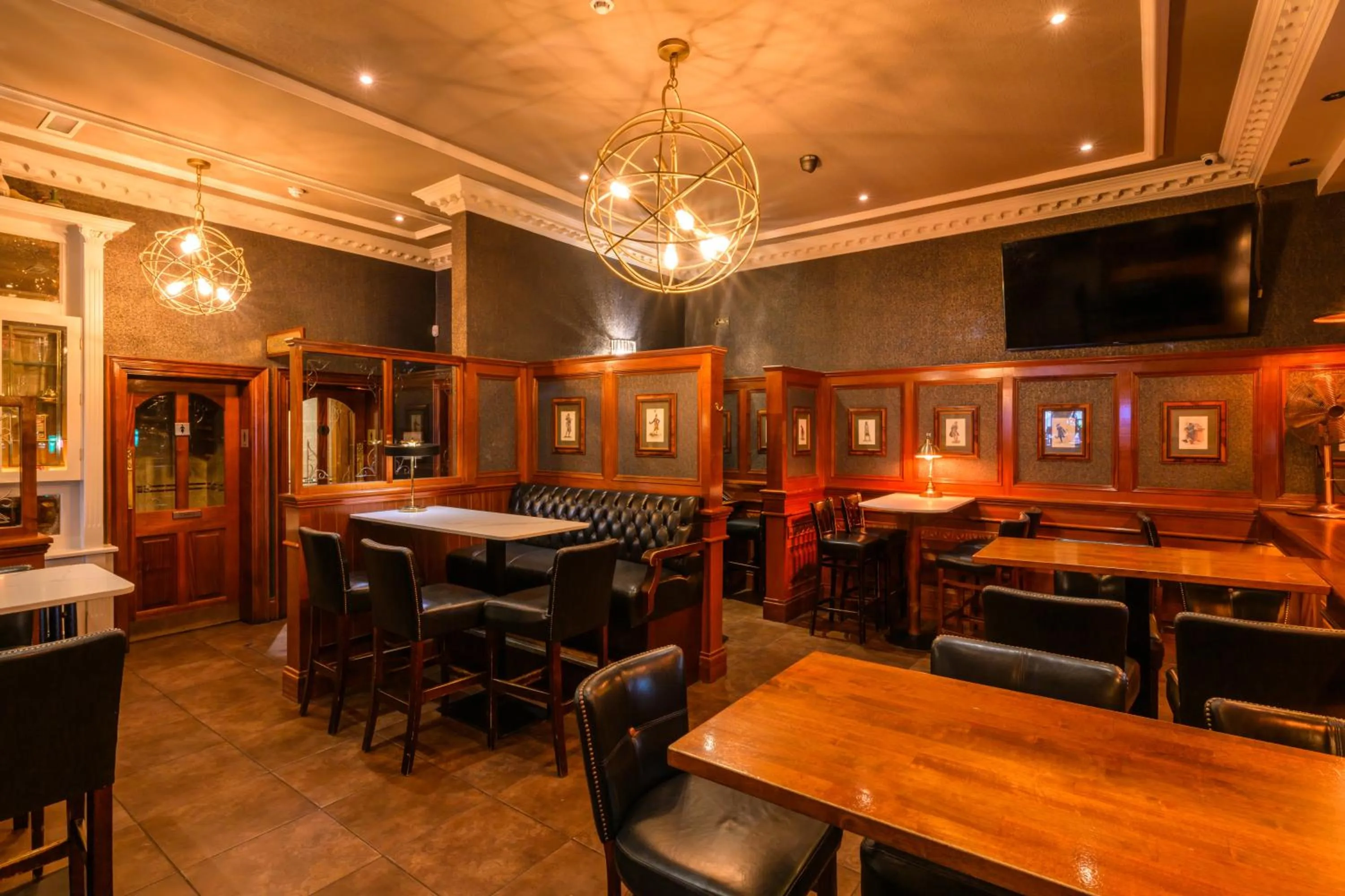 Lounge or bar in Flagstaff Lodge