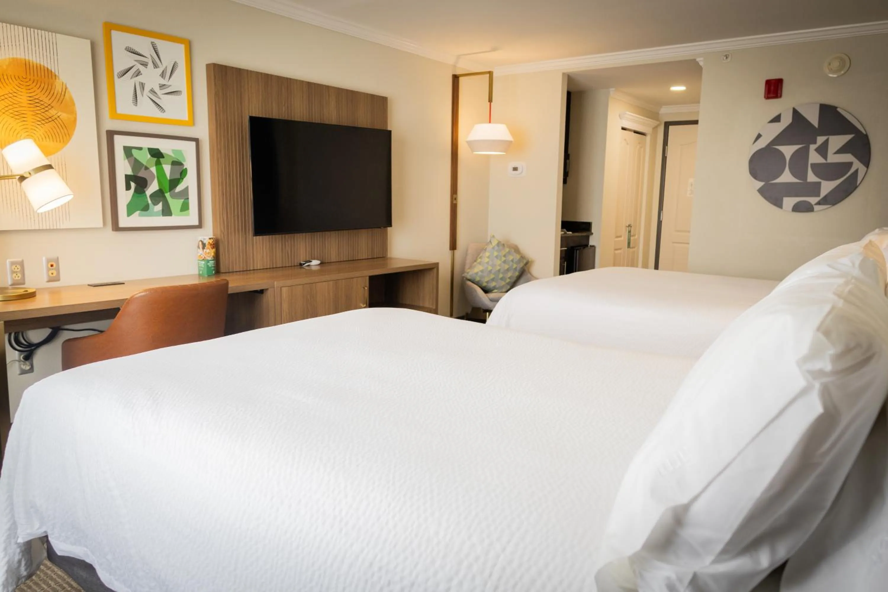 Bedroom, Bed in Holiday Inn Macon North by IHG
