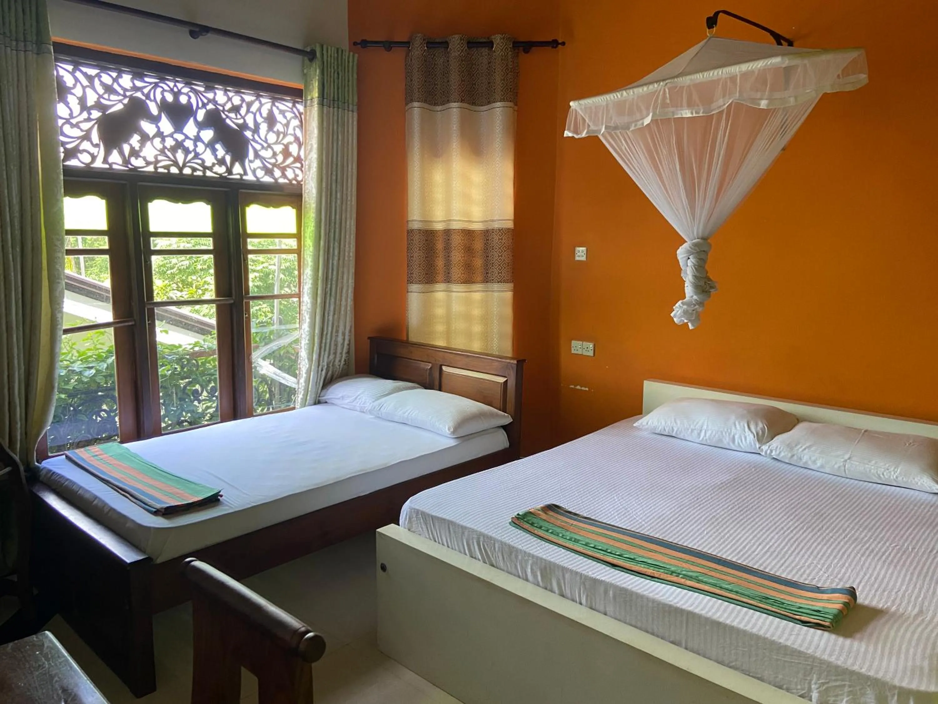 Deluxe Double Room in Bee Nest Bed & Breakfast
