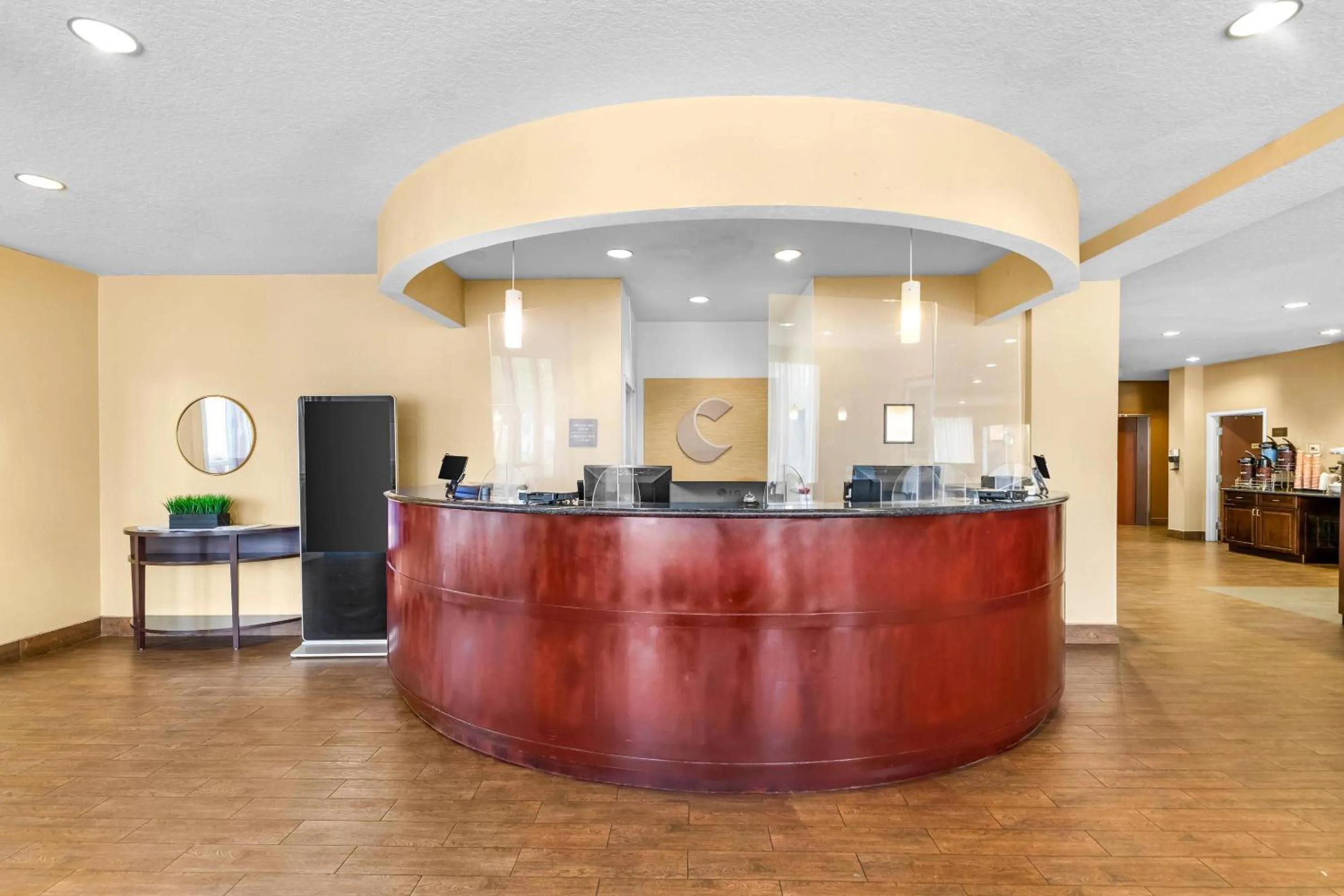 Lobby or reception in Comfort Suites Orlando Airport