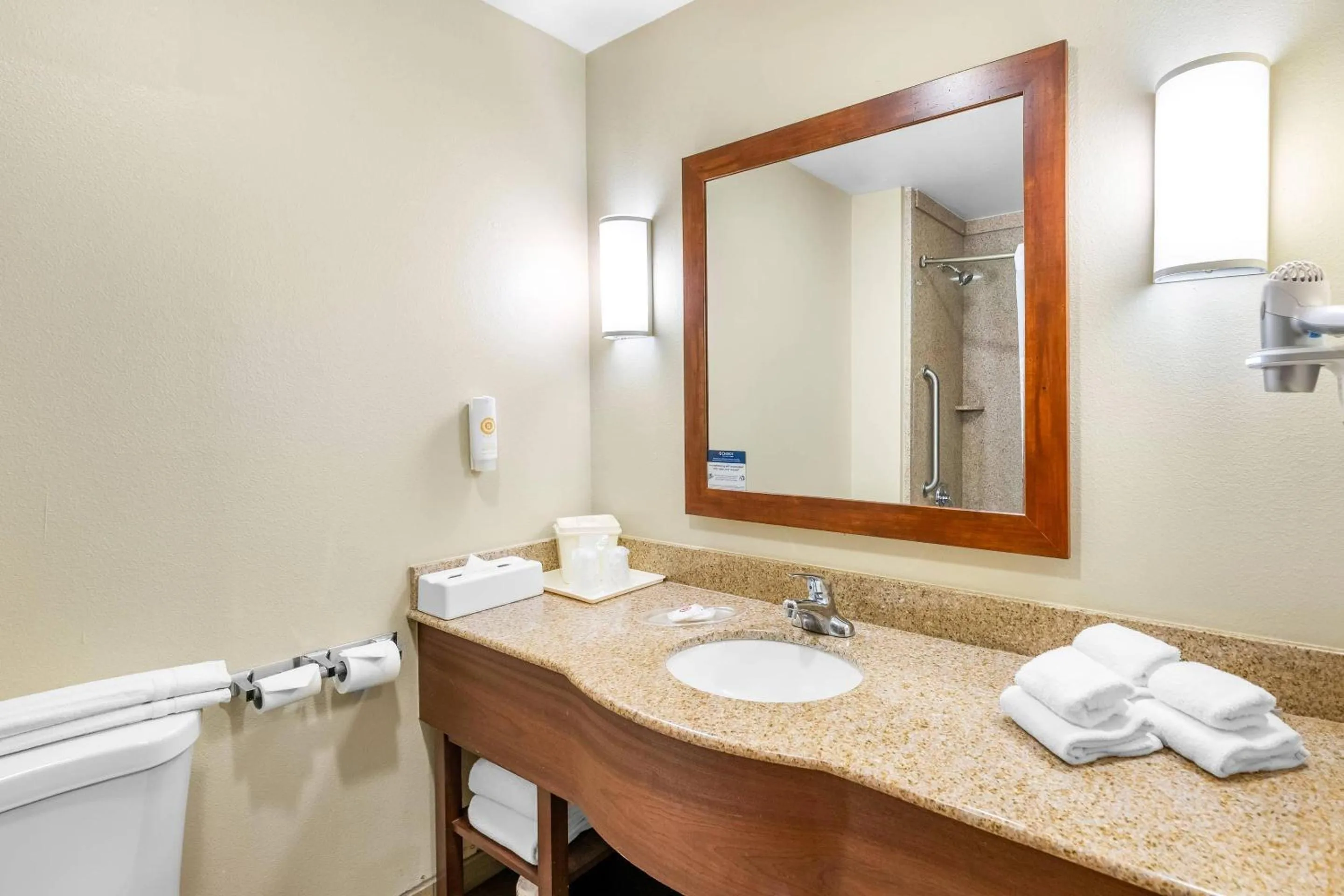 Bedroom in Comfort Suites Orlando Airport