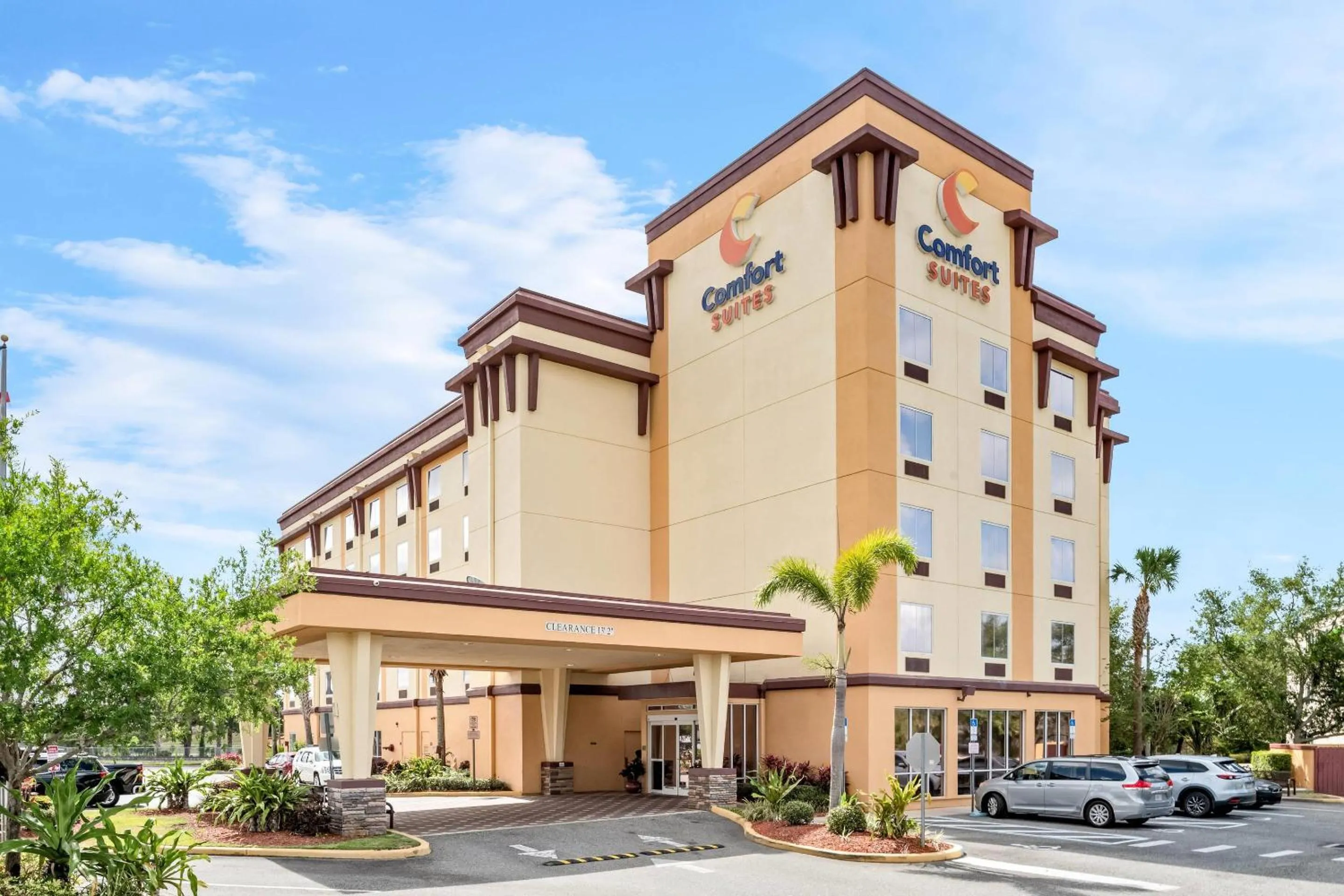 Property building in Comfort Suites Orlando Airport