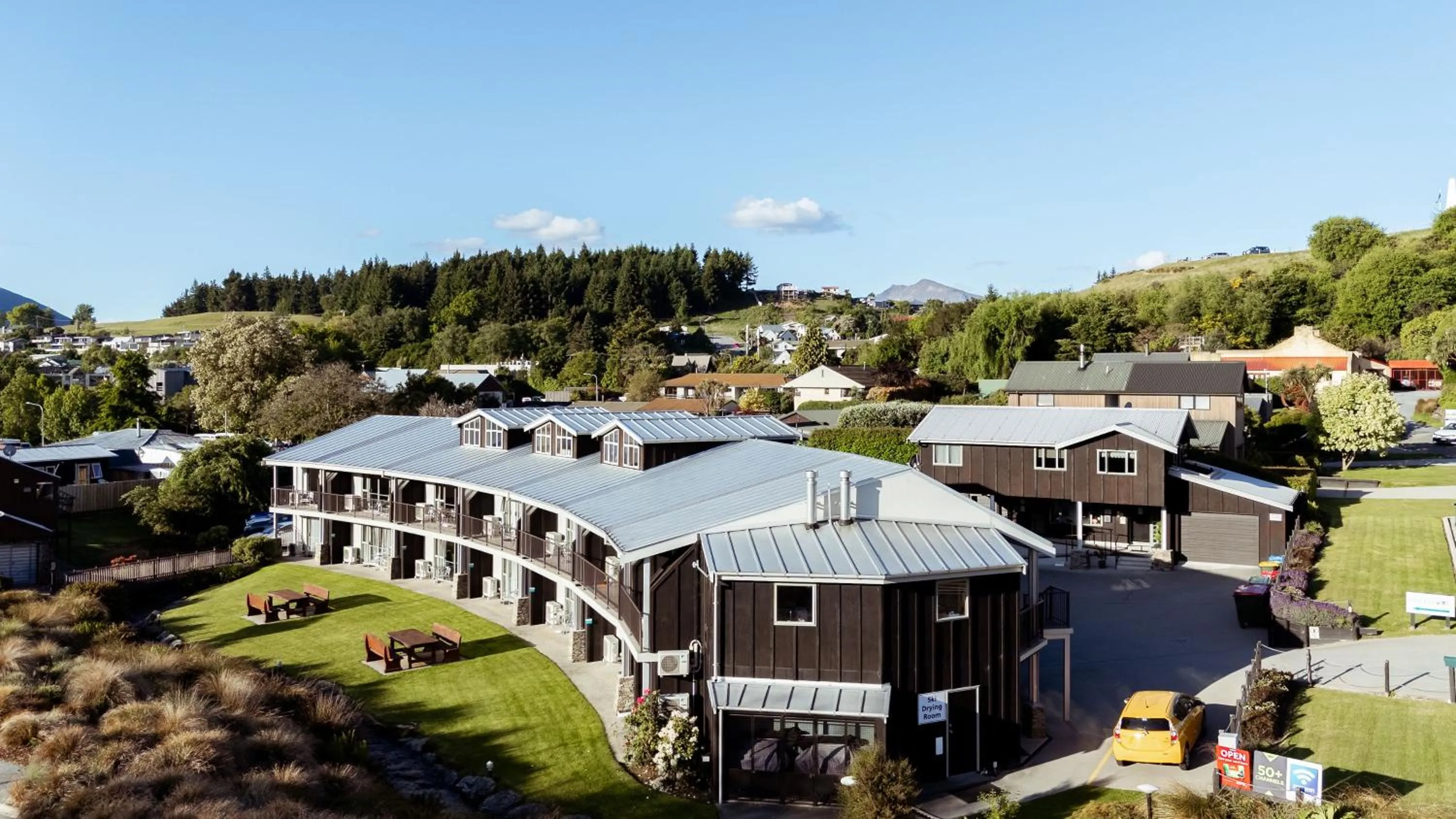 Property building in Clearbrook Motel & Serviced Apartments