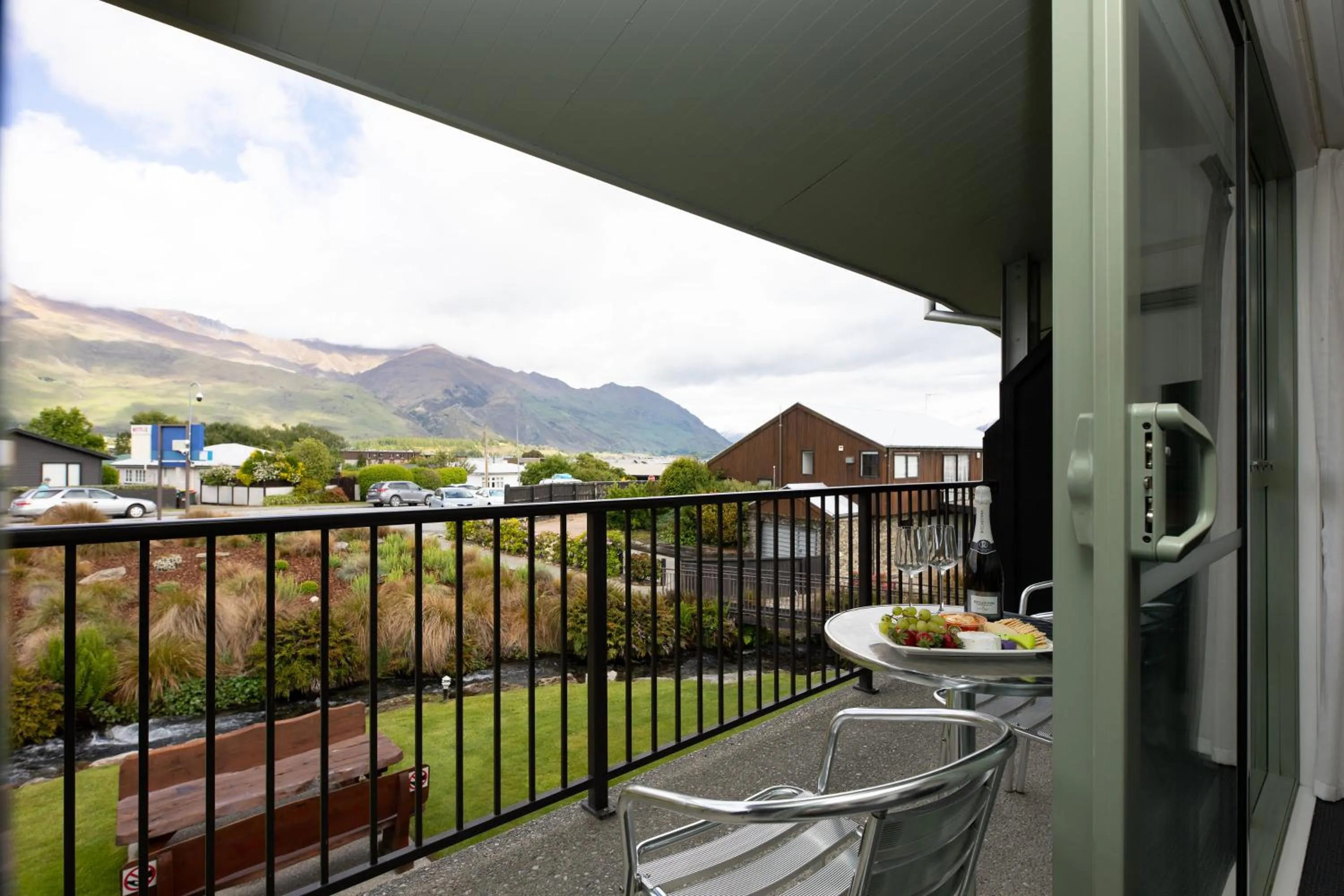 Balcony/Terrace in Clearbrook Motel & Serviced Apartments