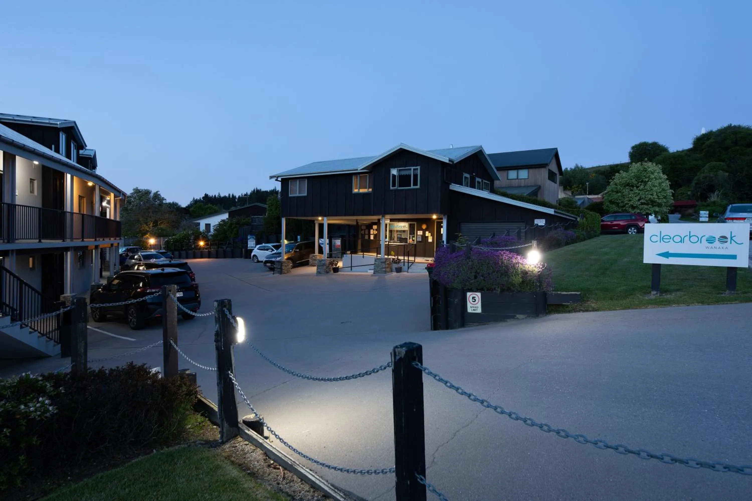 Property building in Clearbrook Motel & Serviced Apartments