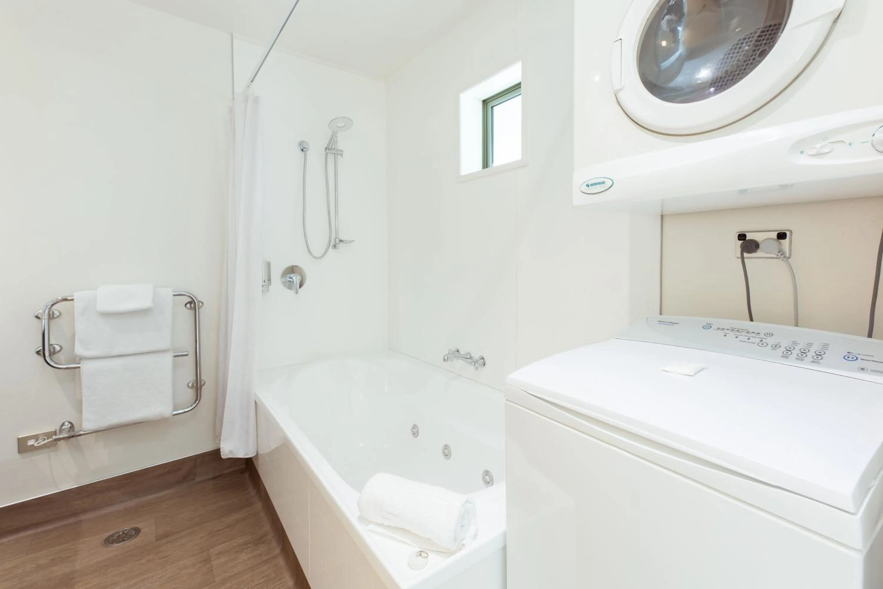 Bathroom in Clearbrook Motel & Serviced Apartments