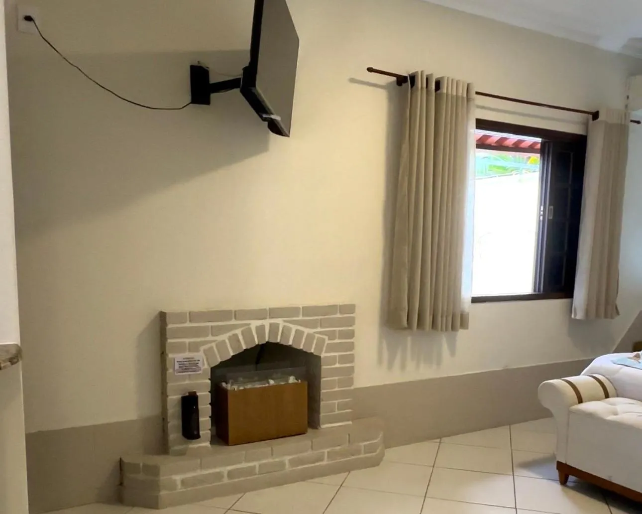 TV and multimedia in Pousada do Sol