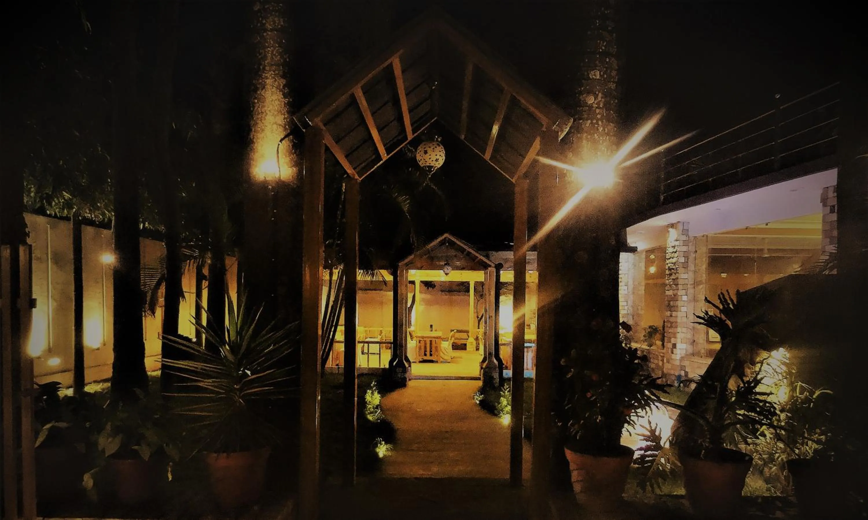 Restaurant/places to eat in Hotel Sukoon