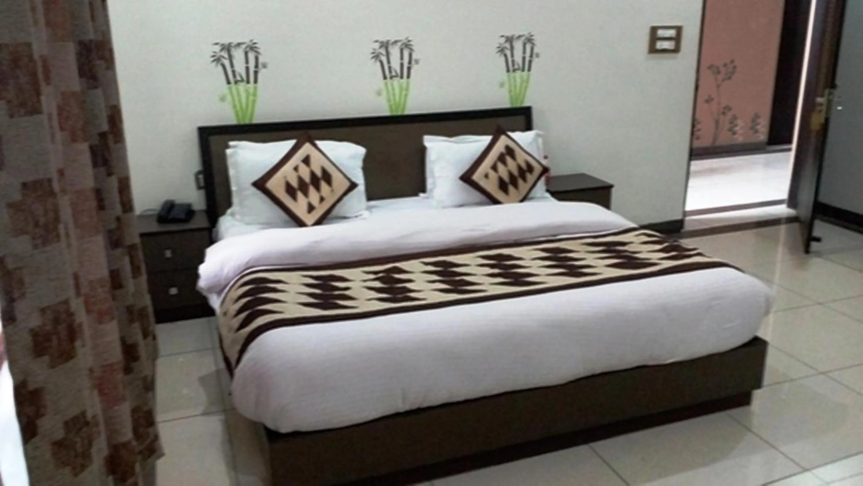 Bedroom, Bed in Hotel Sukoon