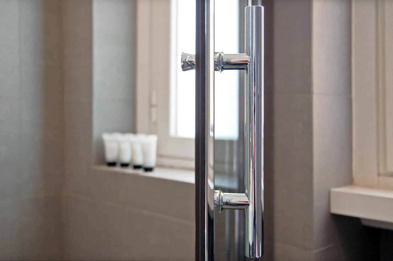 Shower in Adamas Luxury Suite