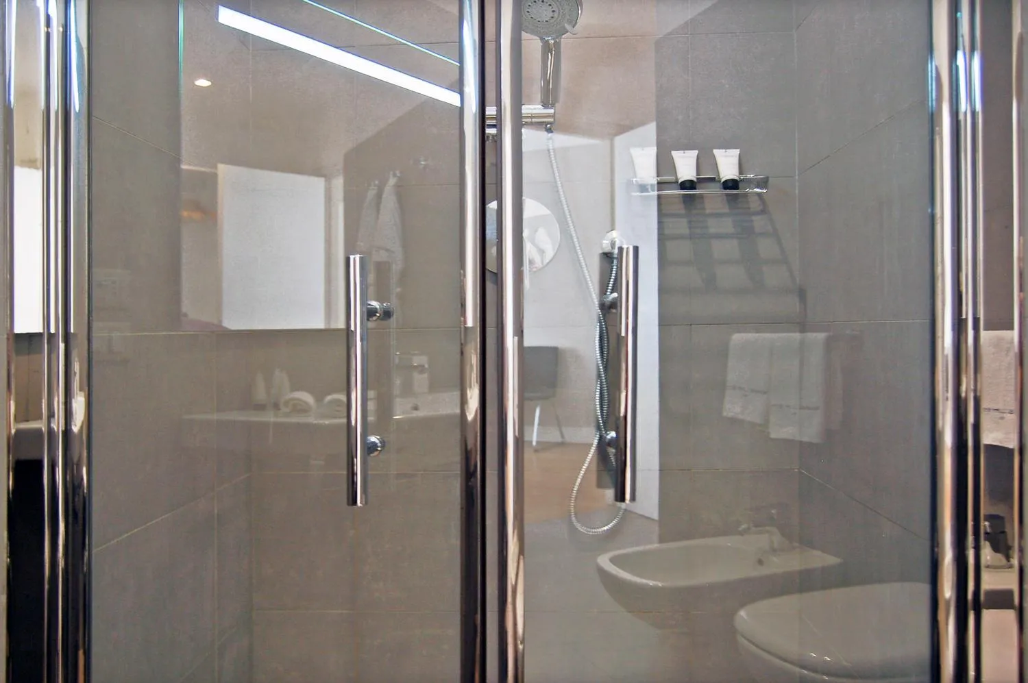 Shower in Adamas Luxury Suite