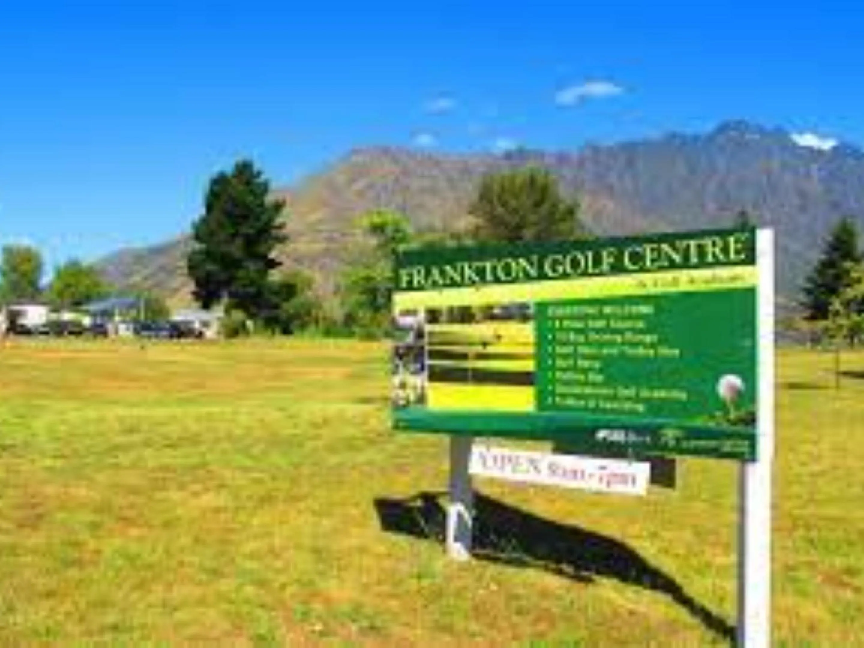 Golfcourse in Queenstown Motel Apartments