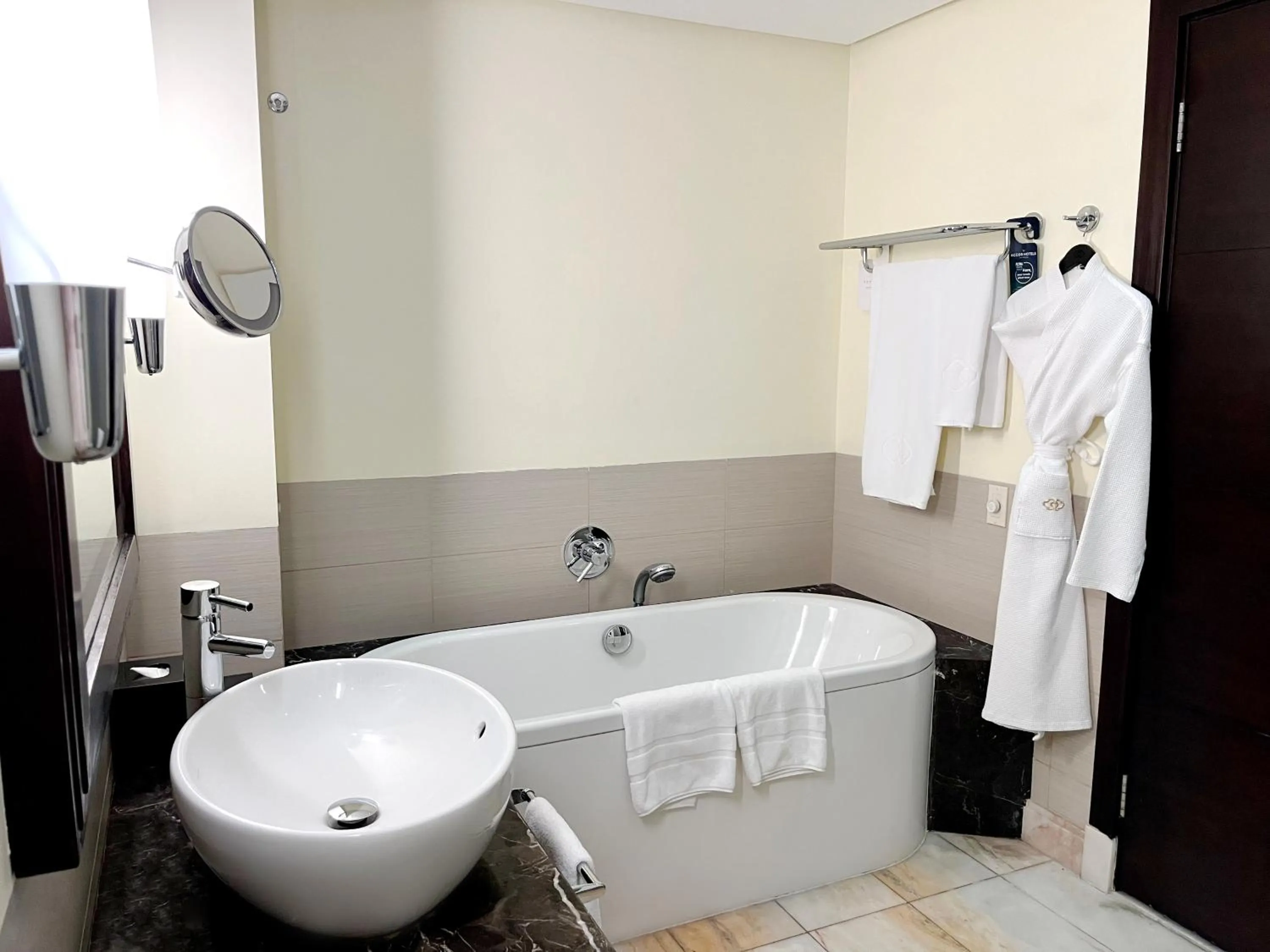 Shower in Sofitel Al Khobar The Corniche