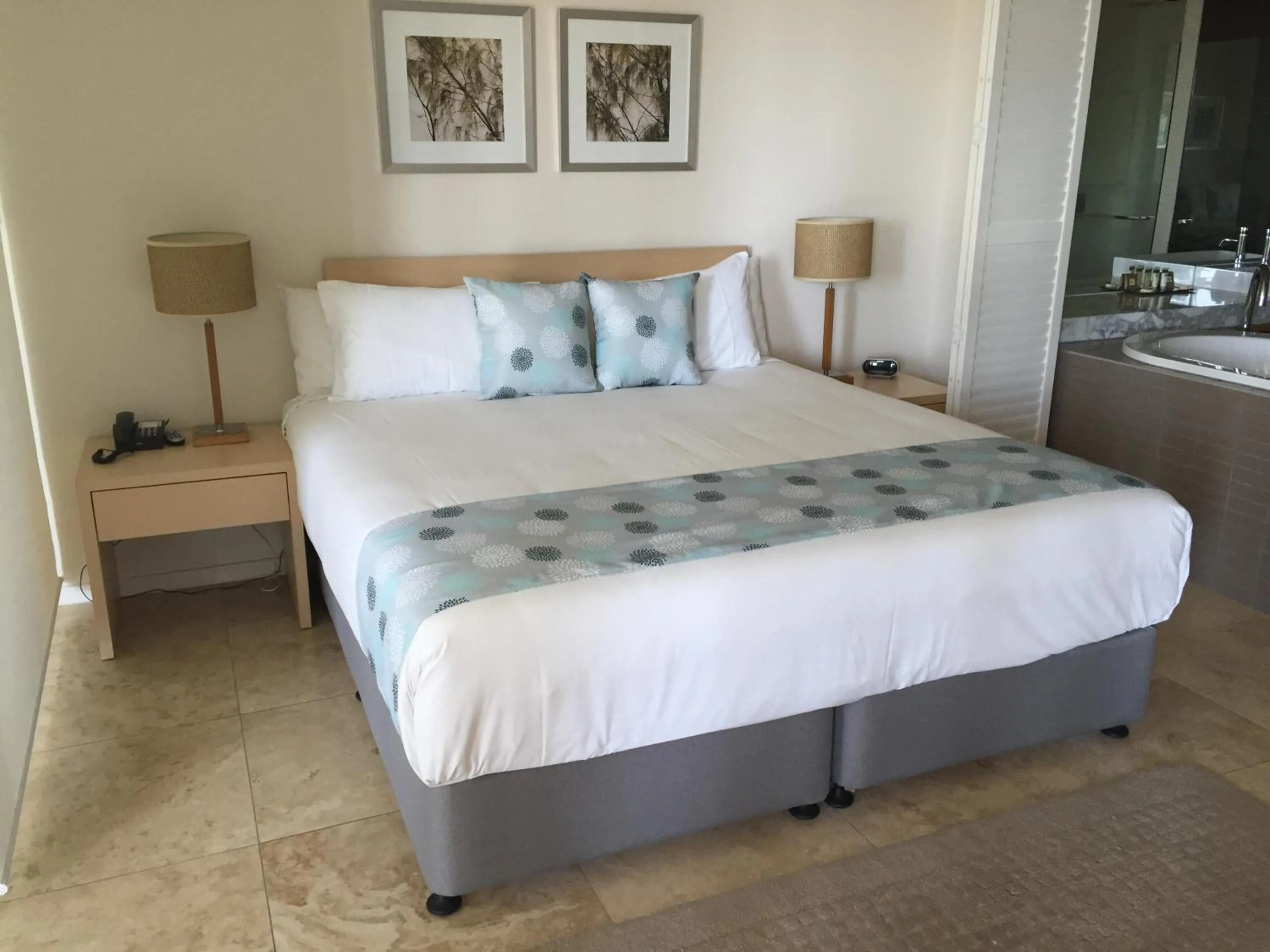 Bathroom, Bed in Plantation Resort At Rainbow