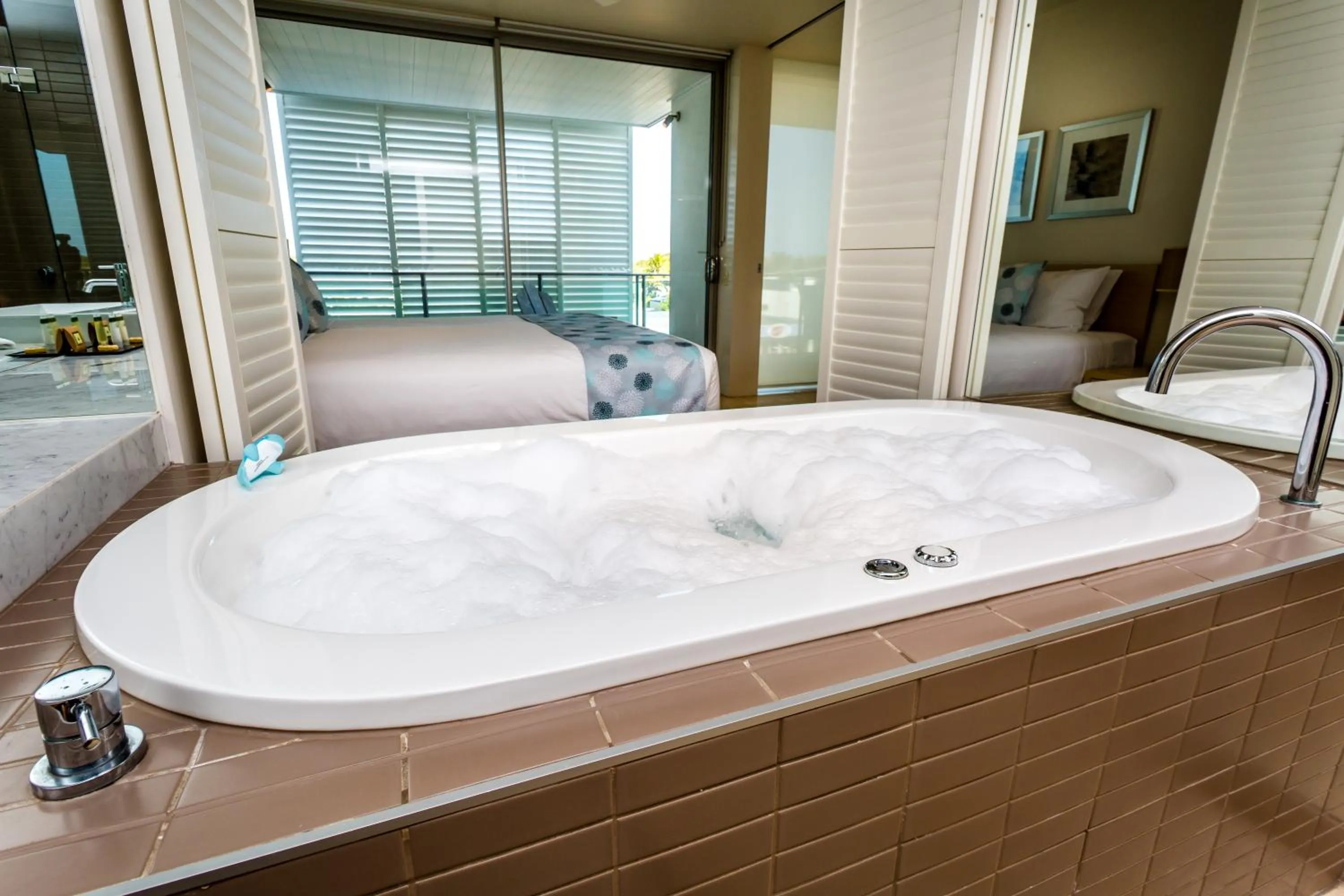 Hot Tub in Plantation Resort At Rainbow