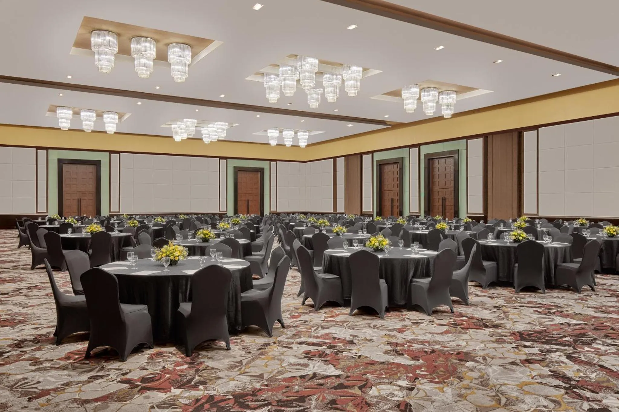 Meeting/conference room in Crowne Plaza Manila Galleria by IHG