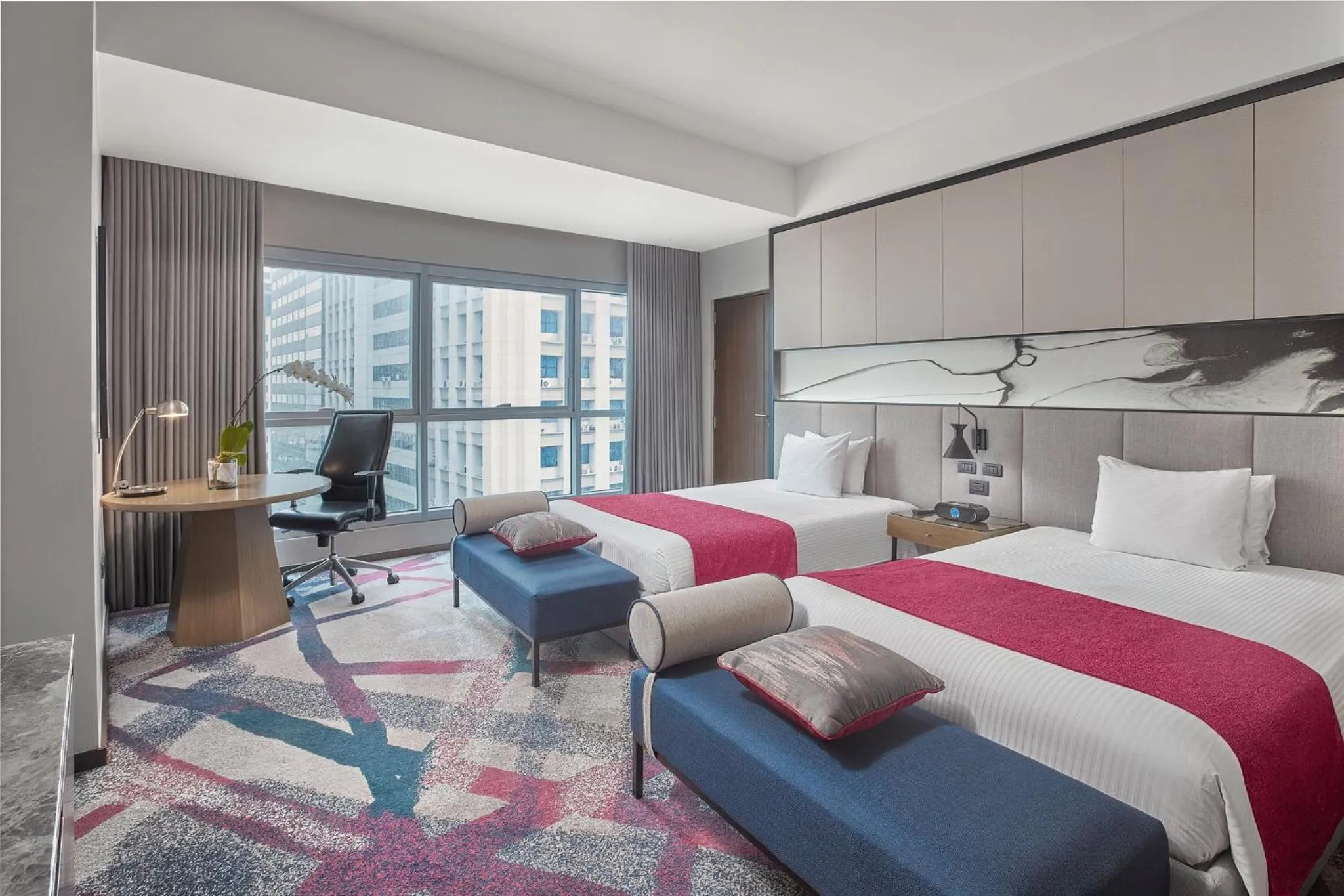 Photo of the whole room, Bed in Crowne Plaza Manila Galleria by IHG