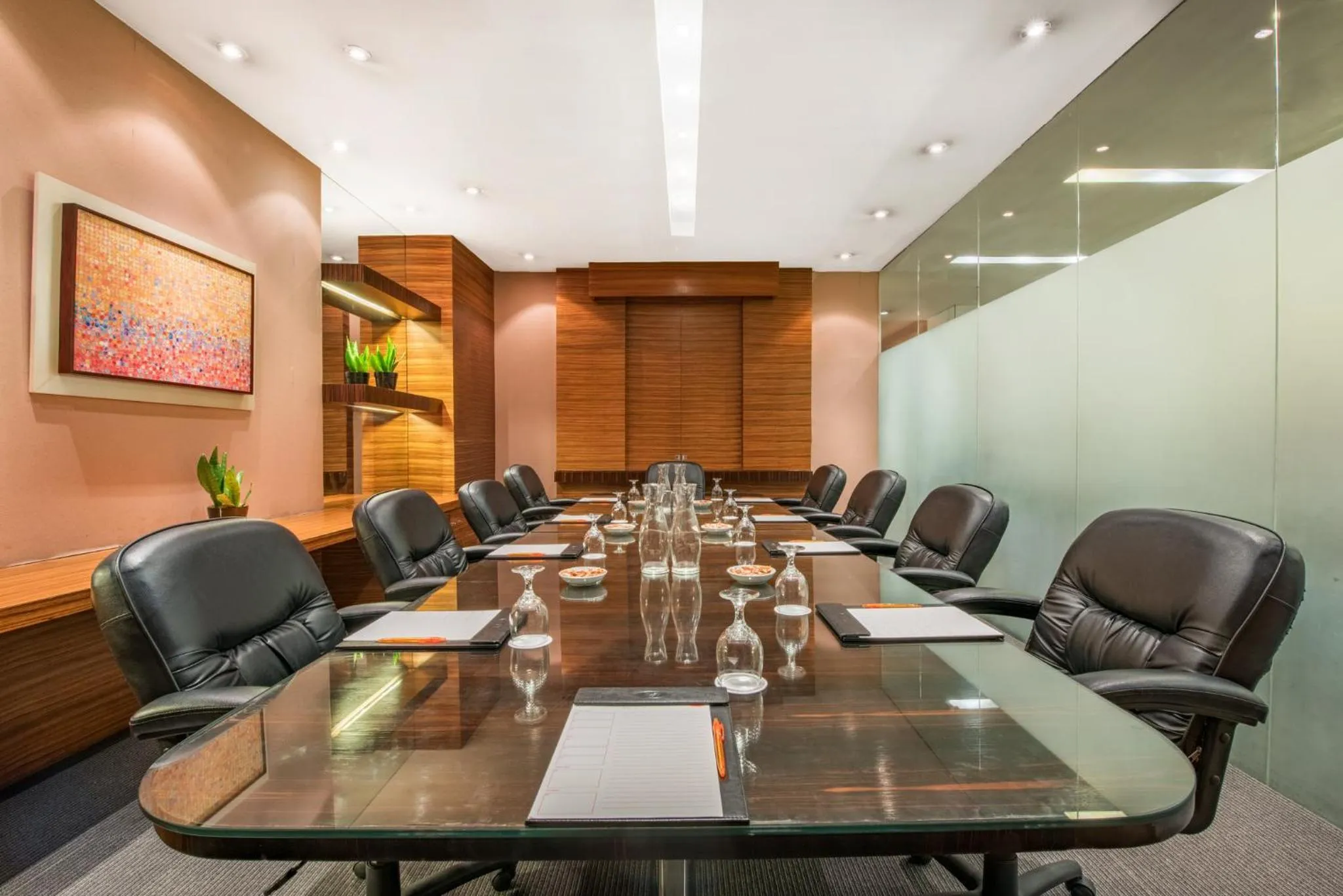 Meeting/conference room in Crowne Plaza Manila Galleria by IHG