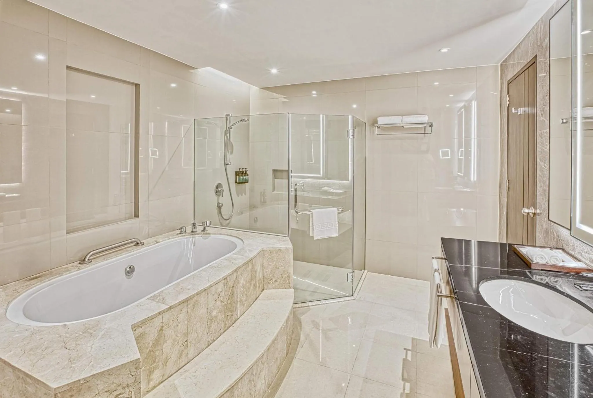 Photo of the whole room in Crowne Plaza Manila Galleria by IHG