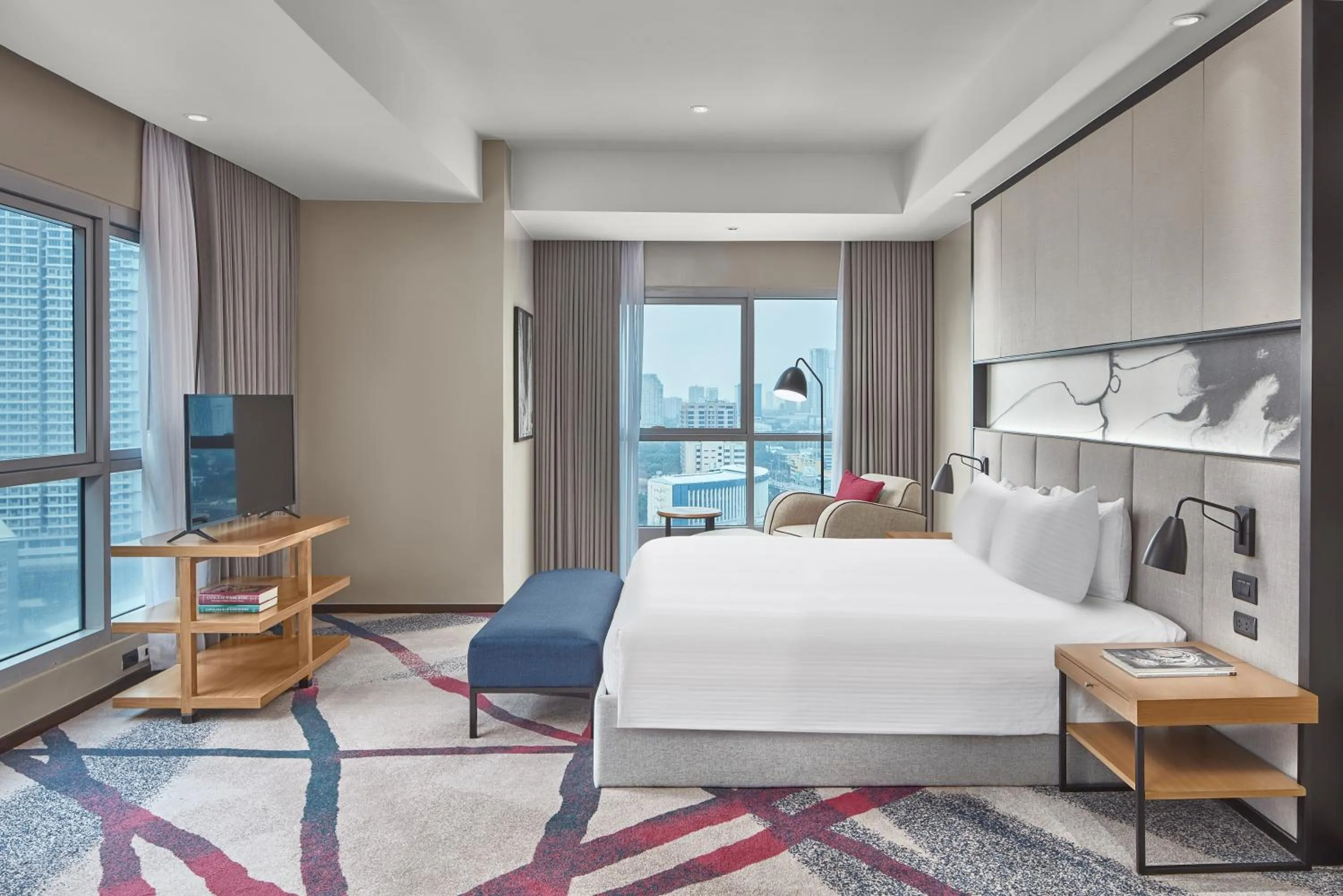 Bedroom, Bed in Crowne Plaza Manila Galleria by IHG