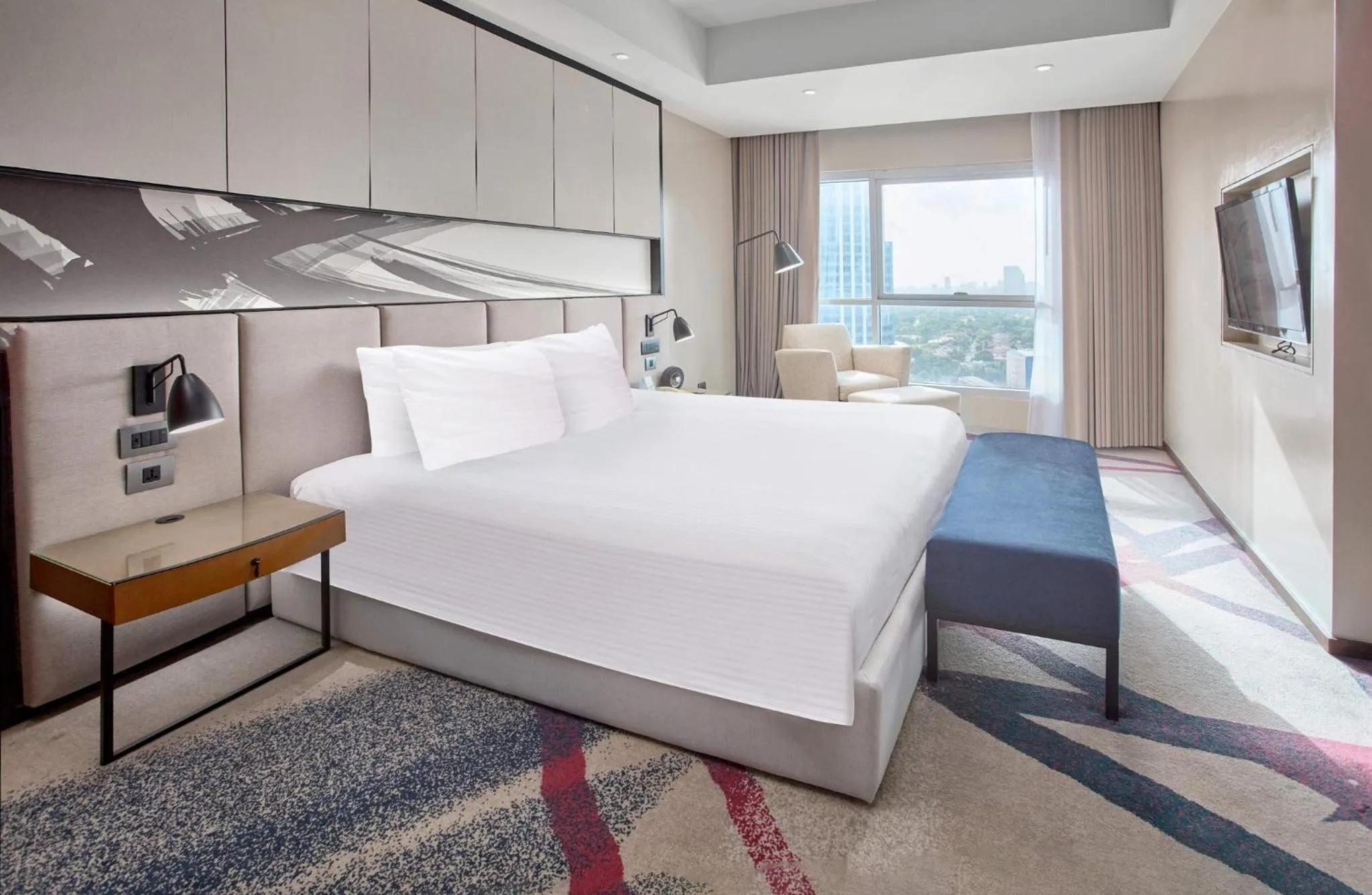 Photo of the whole room, Bed in Crowne Plaza Manila Galleria by IHG