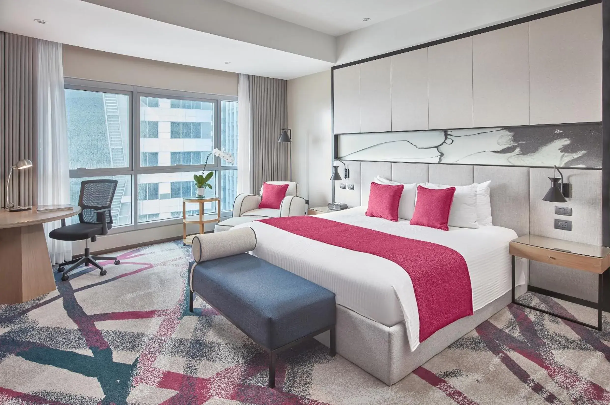 Standard King Room with Lounge Access in Crowne Plaza Manila Galleria by IHG Standard King Room with Lounge Access in Crowne Plaza Manila Galleria by IHG