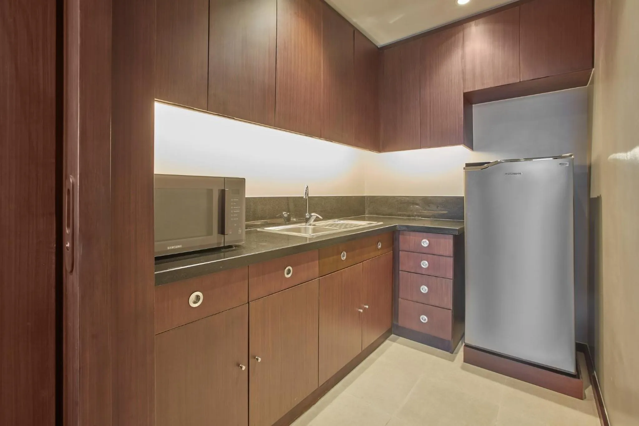 Photo of the whole room in Crowne Plaza Manila Galleria by IHG