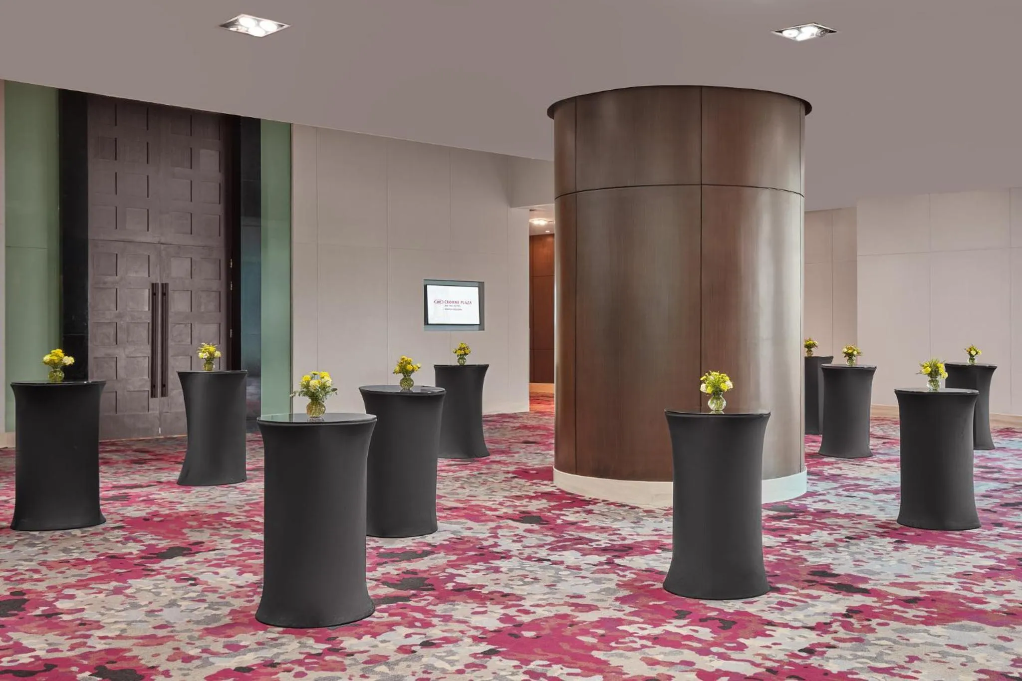 Meeting/conference room in Crowne Plaza Manila Galleria by IHG