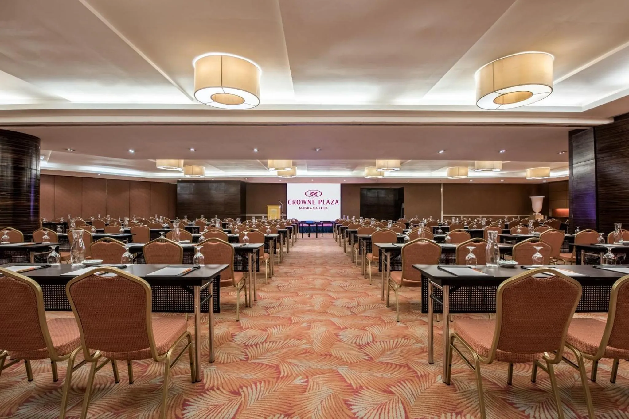 Meeting/conference room in Crowne Plaza Manila Galleria by IHG