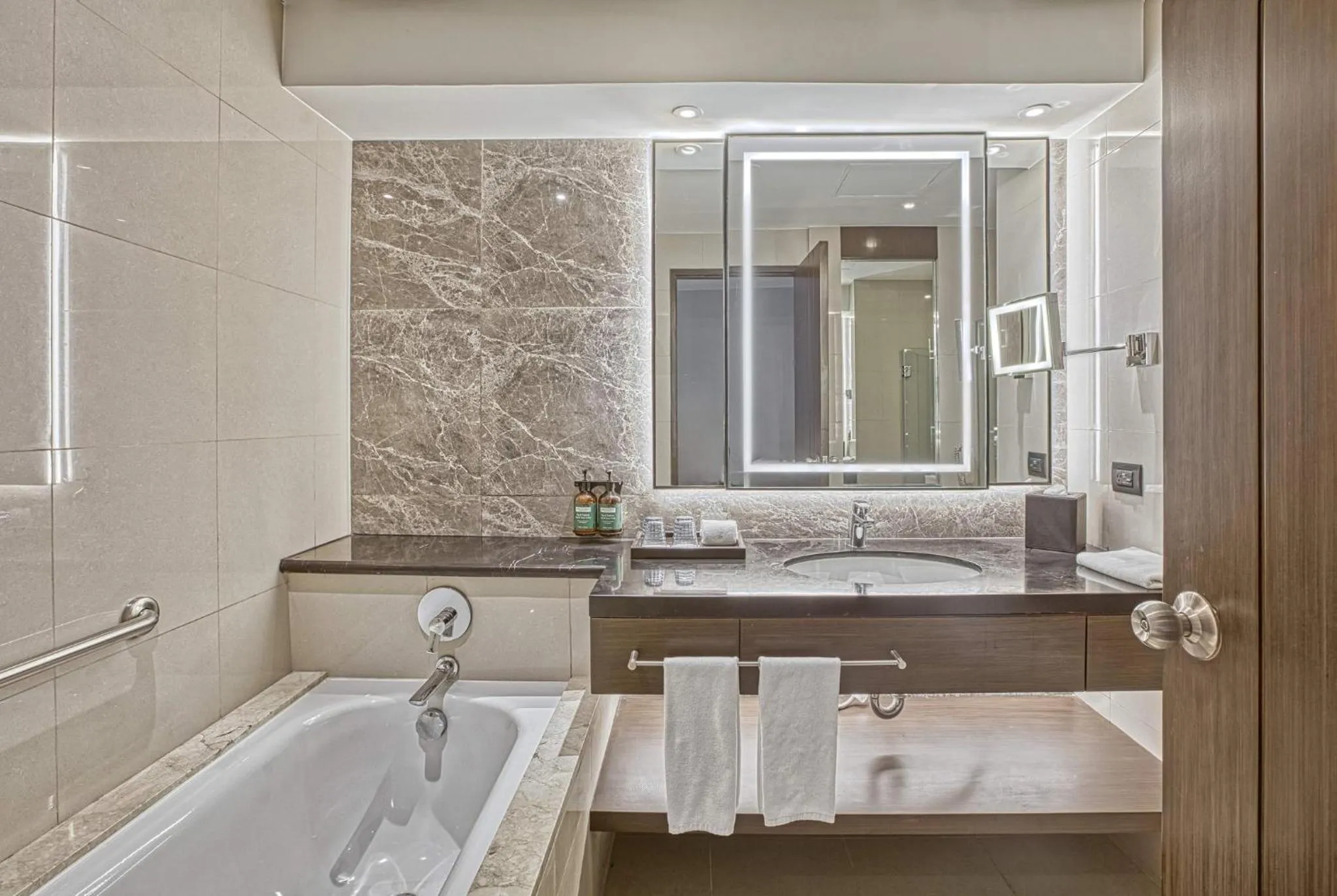 Bathroom in Crowne Plaza Manila Galleria by IHG
