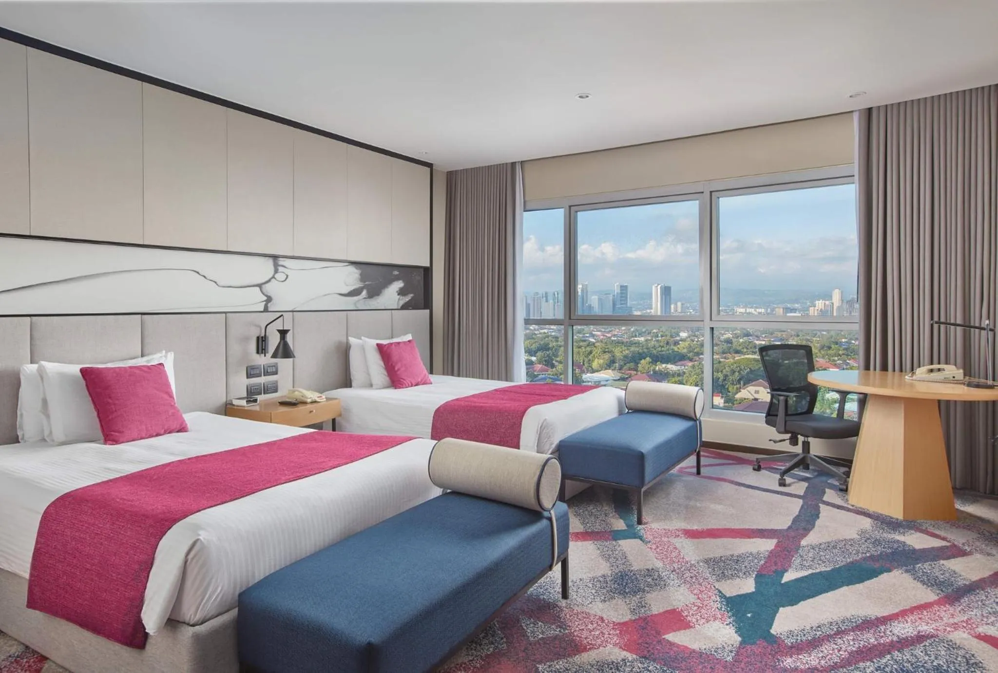 Photo of the whole room, Bed in Crowne Plaza Manila Galleria by IHG