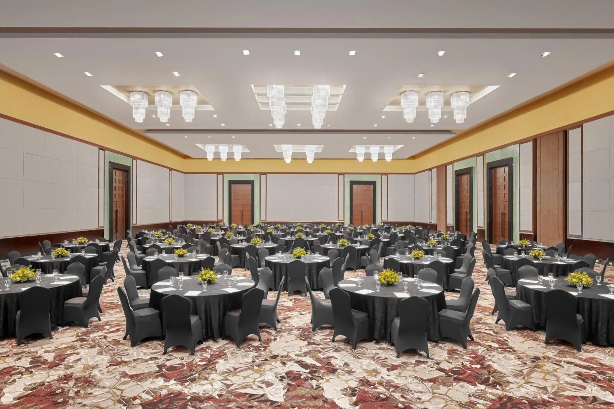 Meeting/conference room in Crowne Plaza Manila Galleria by IHG