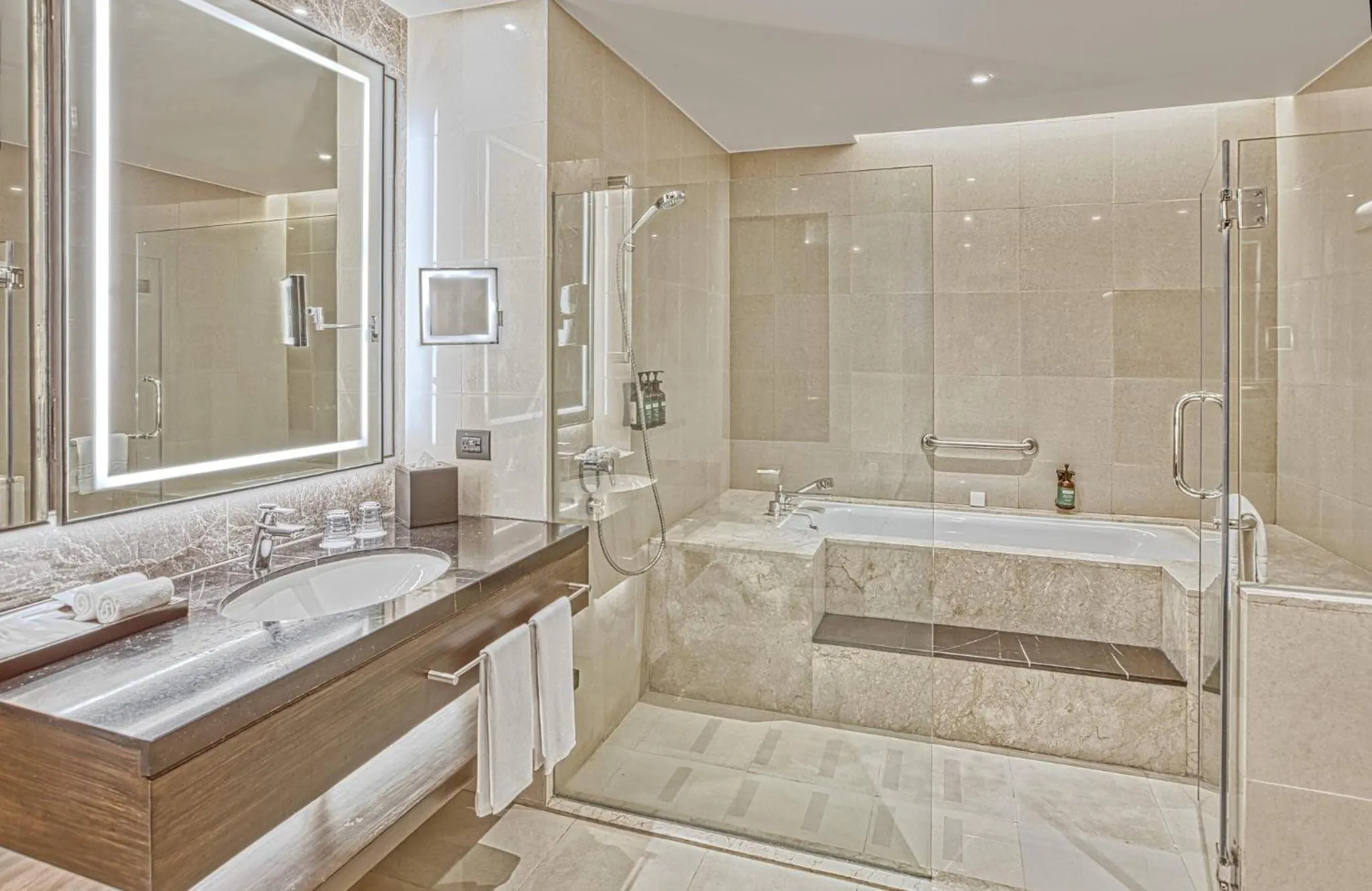 Bathroom in Crowne Plaza Manila Galleria by IHG